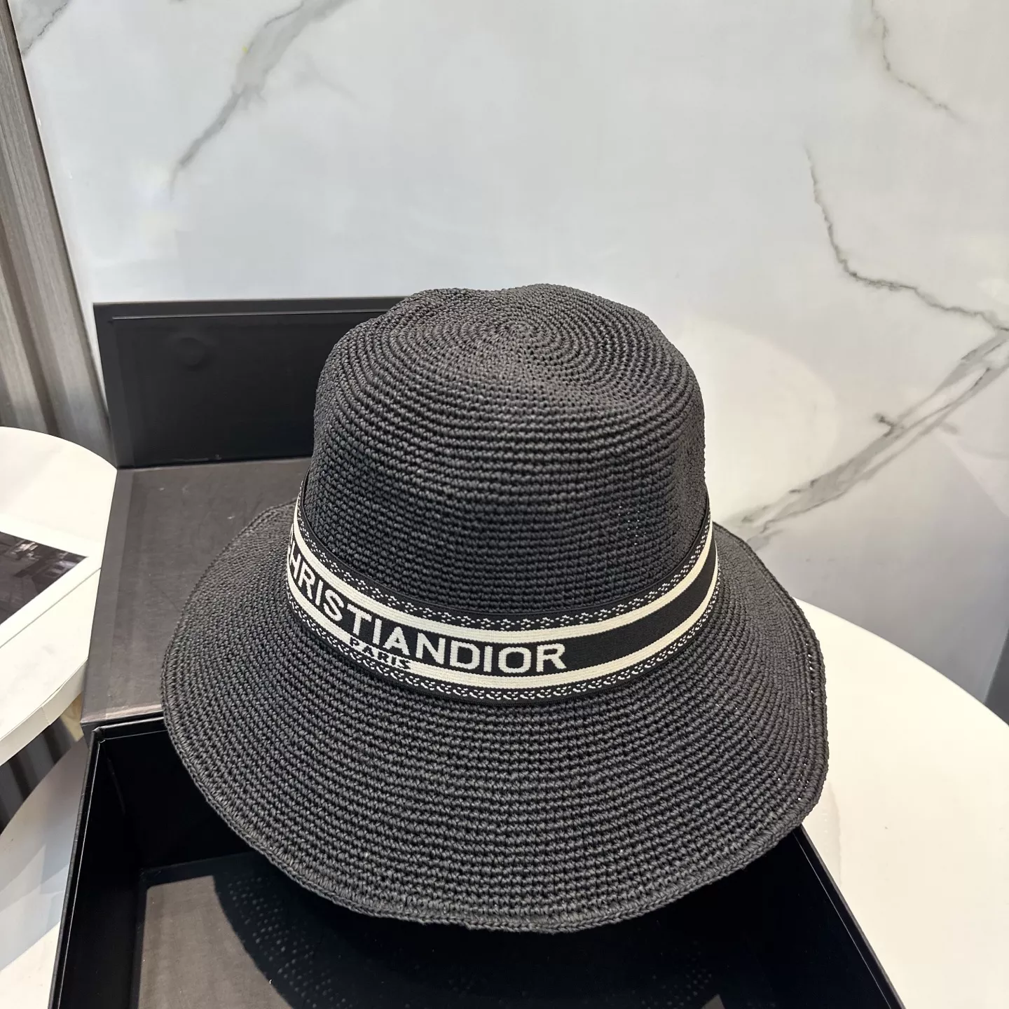 Christian Dior Caps WellDesigned 5499