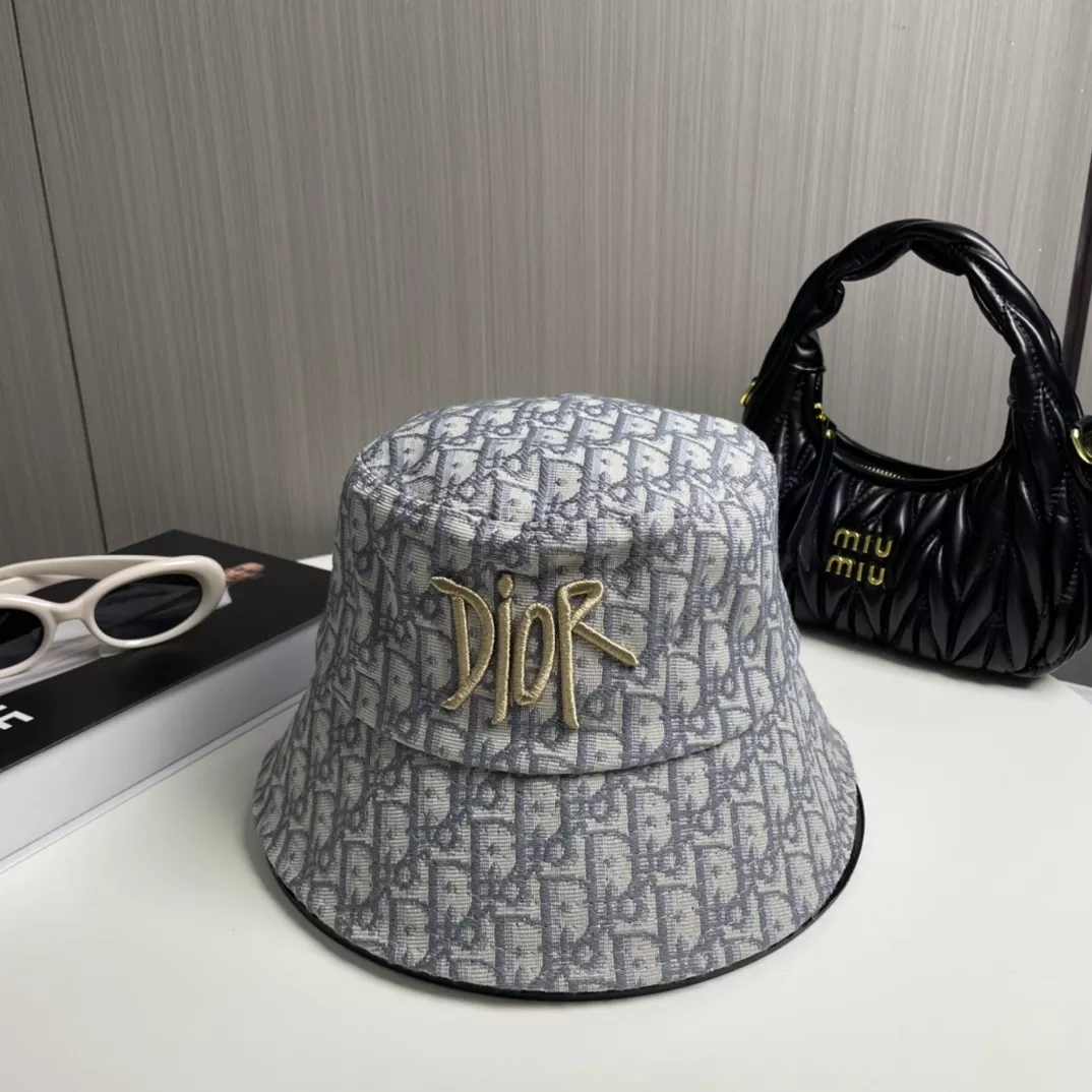 Christian Dior Caps WellDesigned 7377