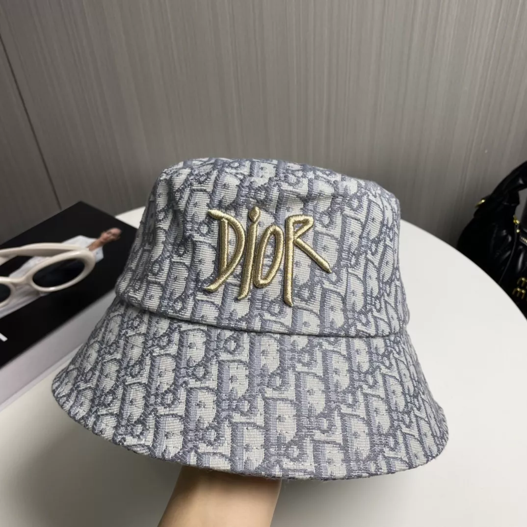 Christian Dior Caps WellDesigned 7377