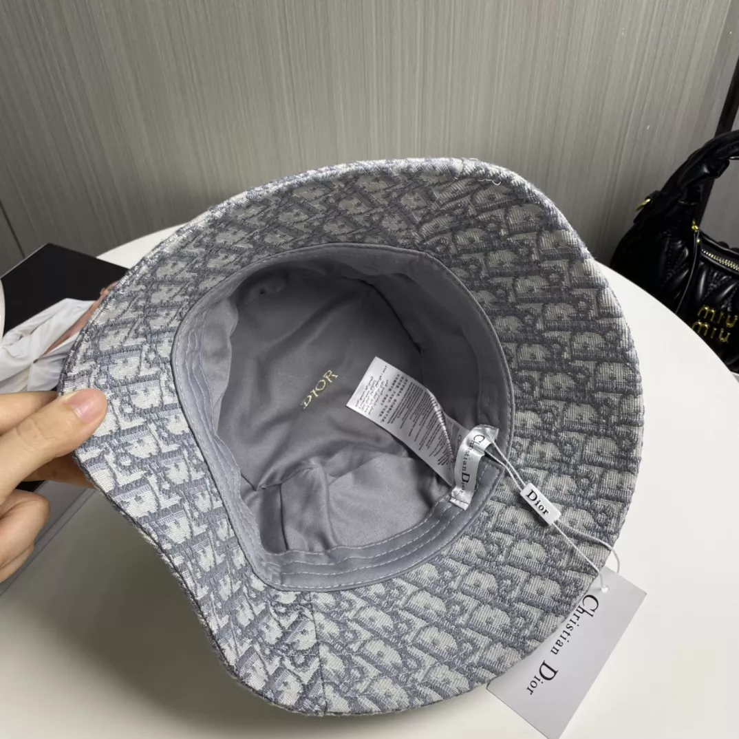 Christian Dior Caps WellDesigned 7377
