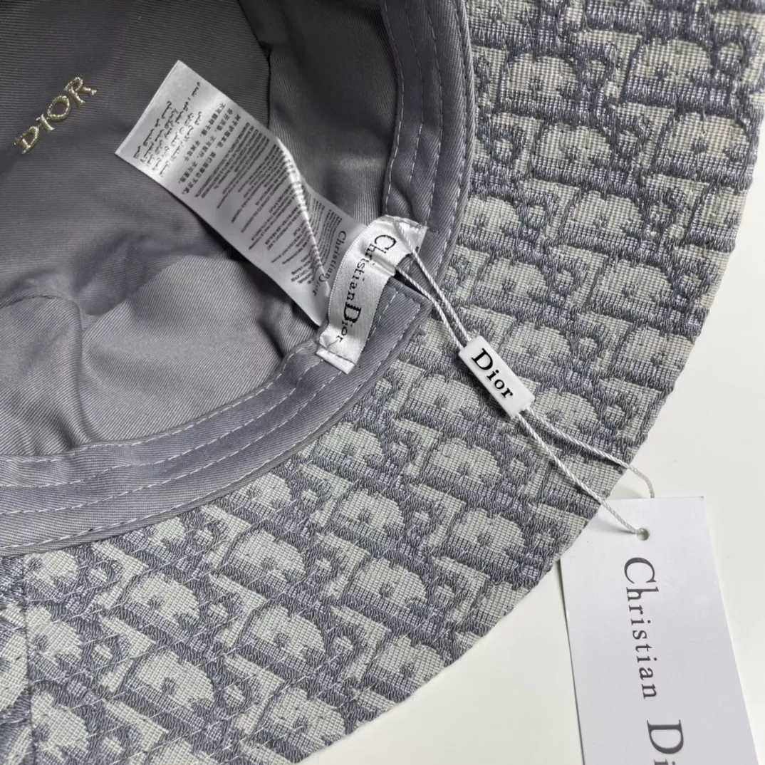 Christian Dior Caps WellDesigned 7377