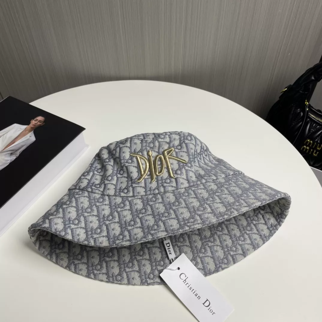 Christian Dior Caps WellDesigned 7377