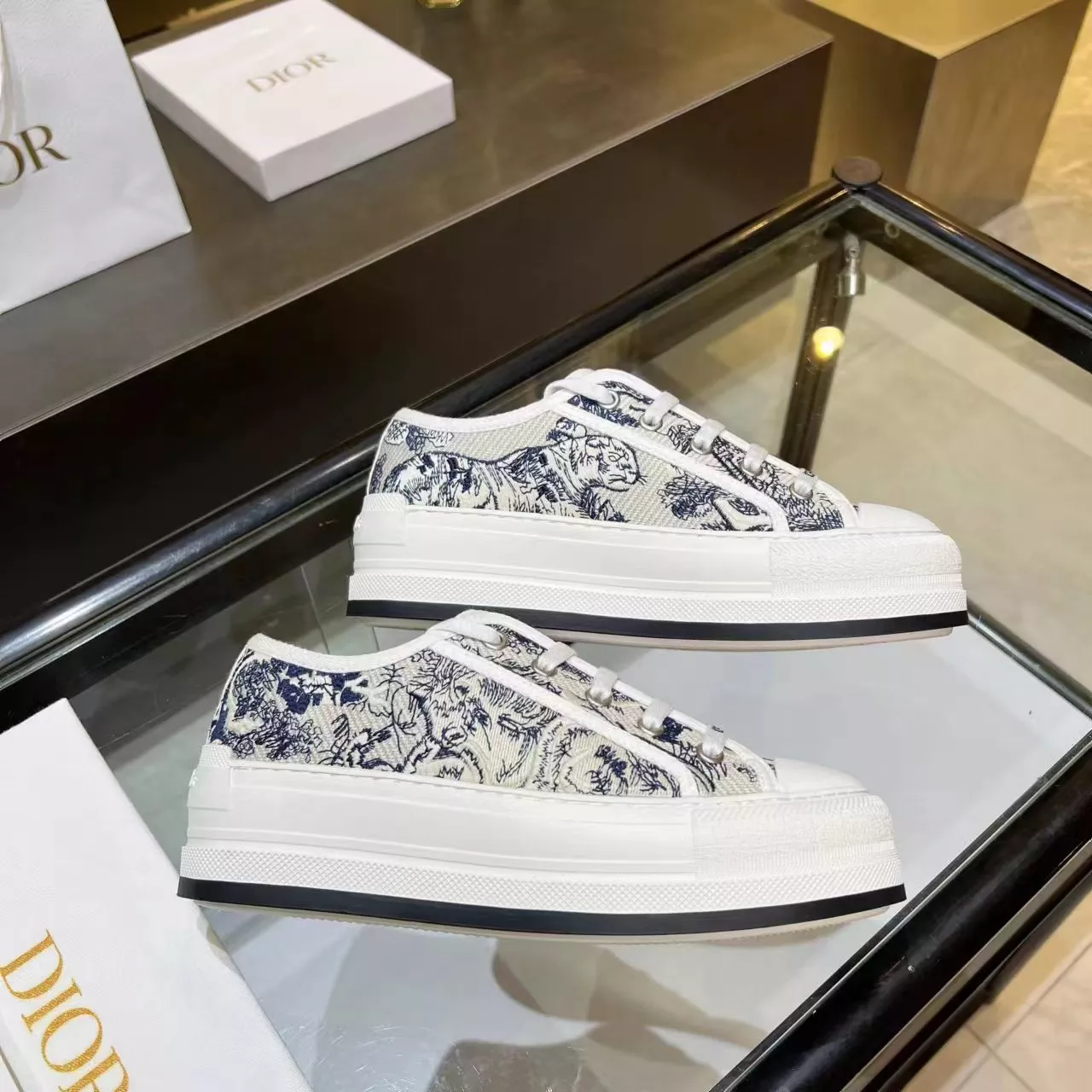 Christian Dior Casual Shoes For Women Trendsetting 6127