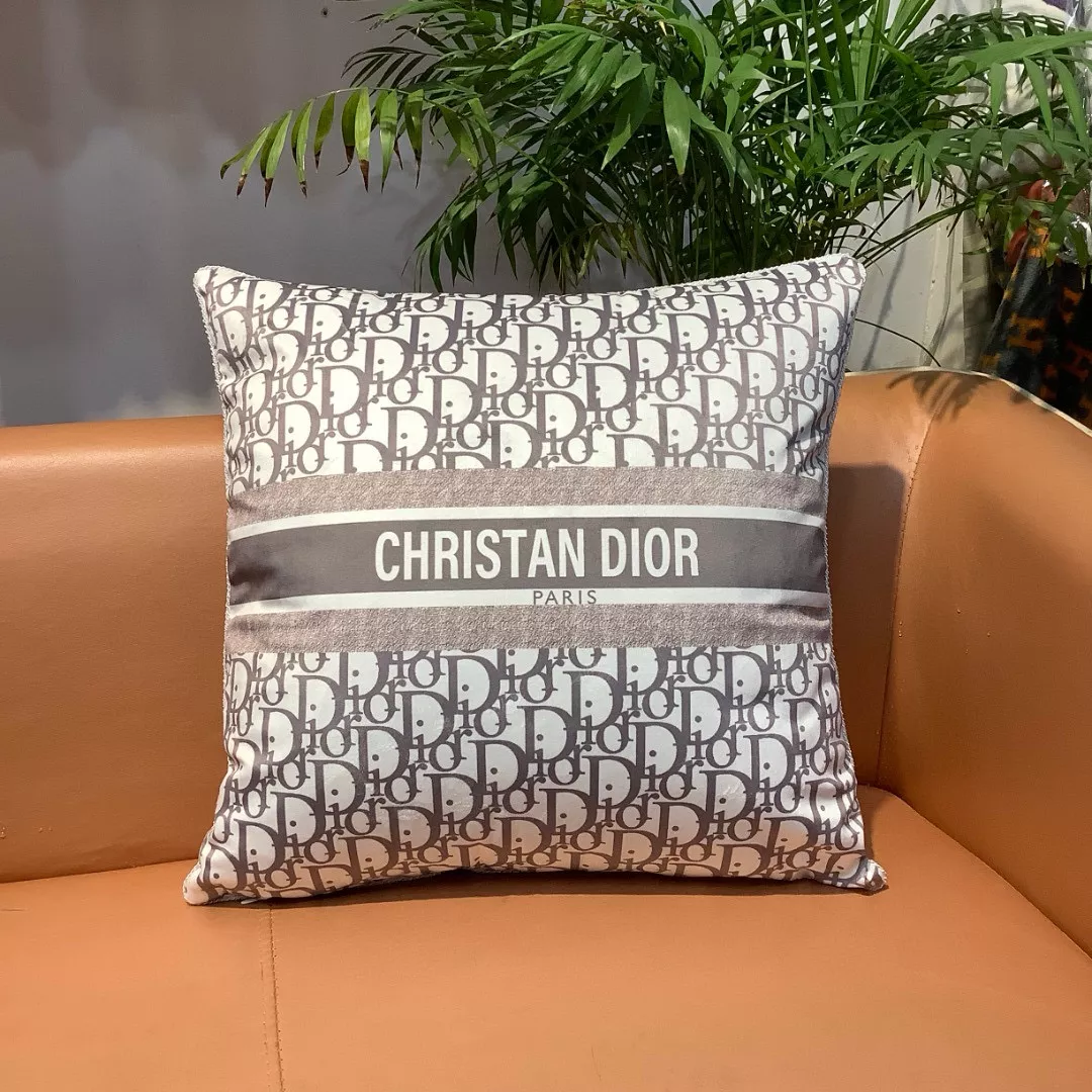 Christian Dior Cushion Vibrant 9128