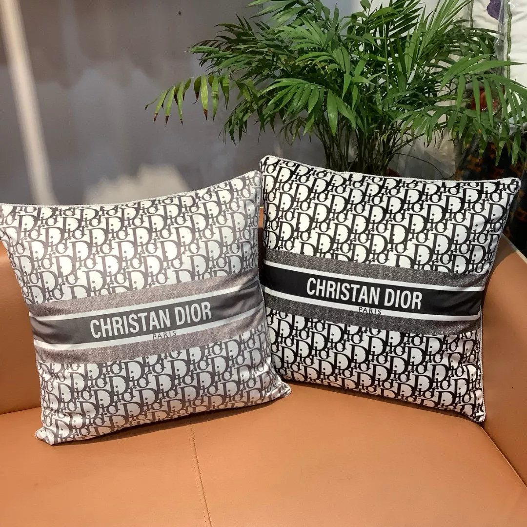 Christian Dior Cushion Vibrant 9128