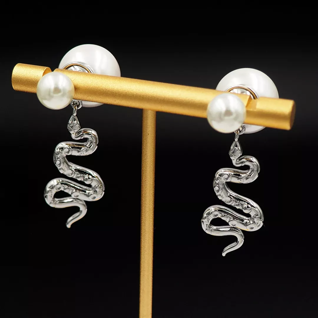 Christian Dior Earrings For Women Sleek 6022