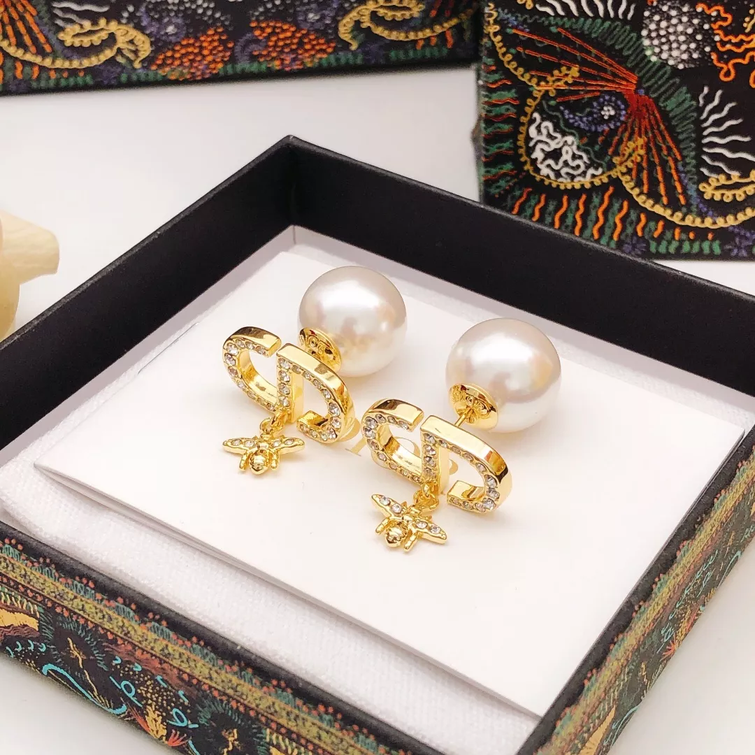 Christian Dior Earrings For Women Vibrant 2062