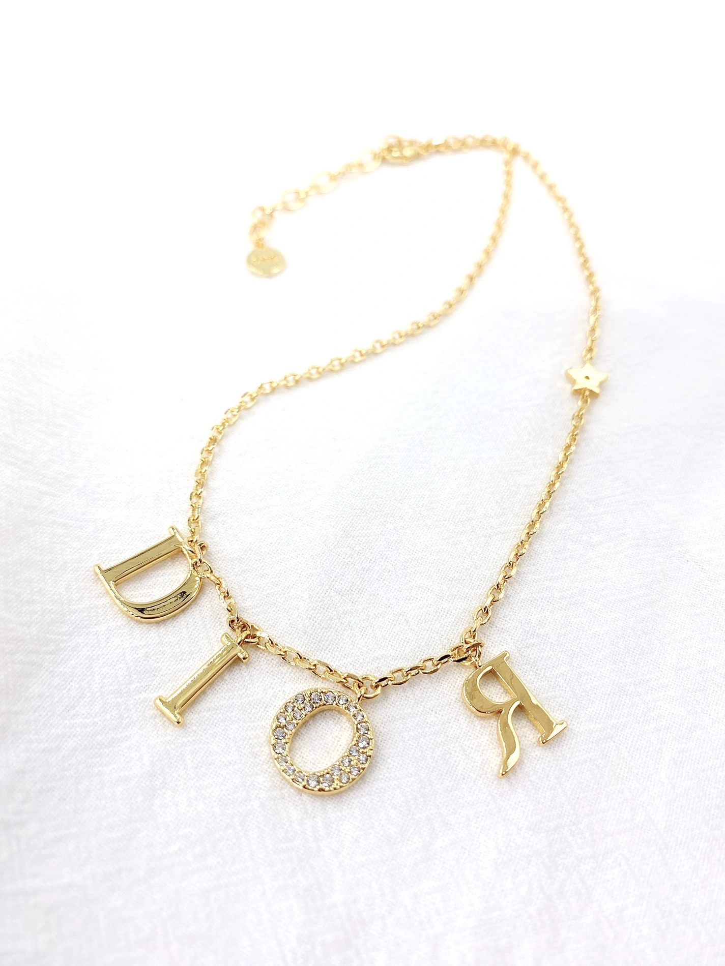 Christian Dior Necklace For Unisex Trendsetting 5175
