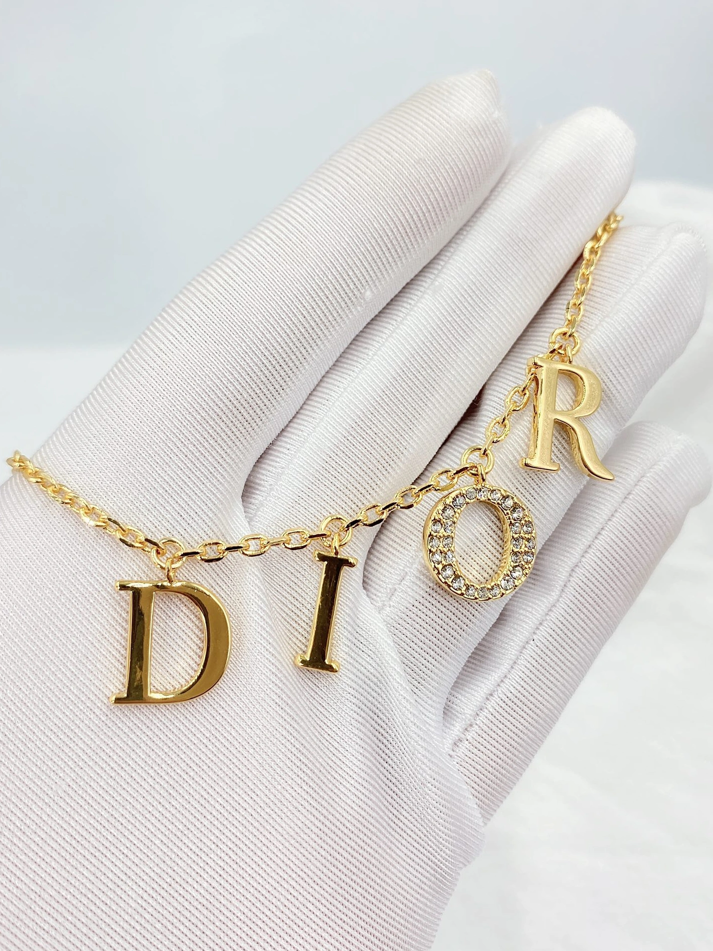 Christian Dior Necklace For Unisex Trendsetting 5175