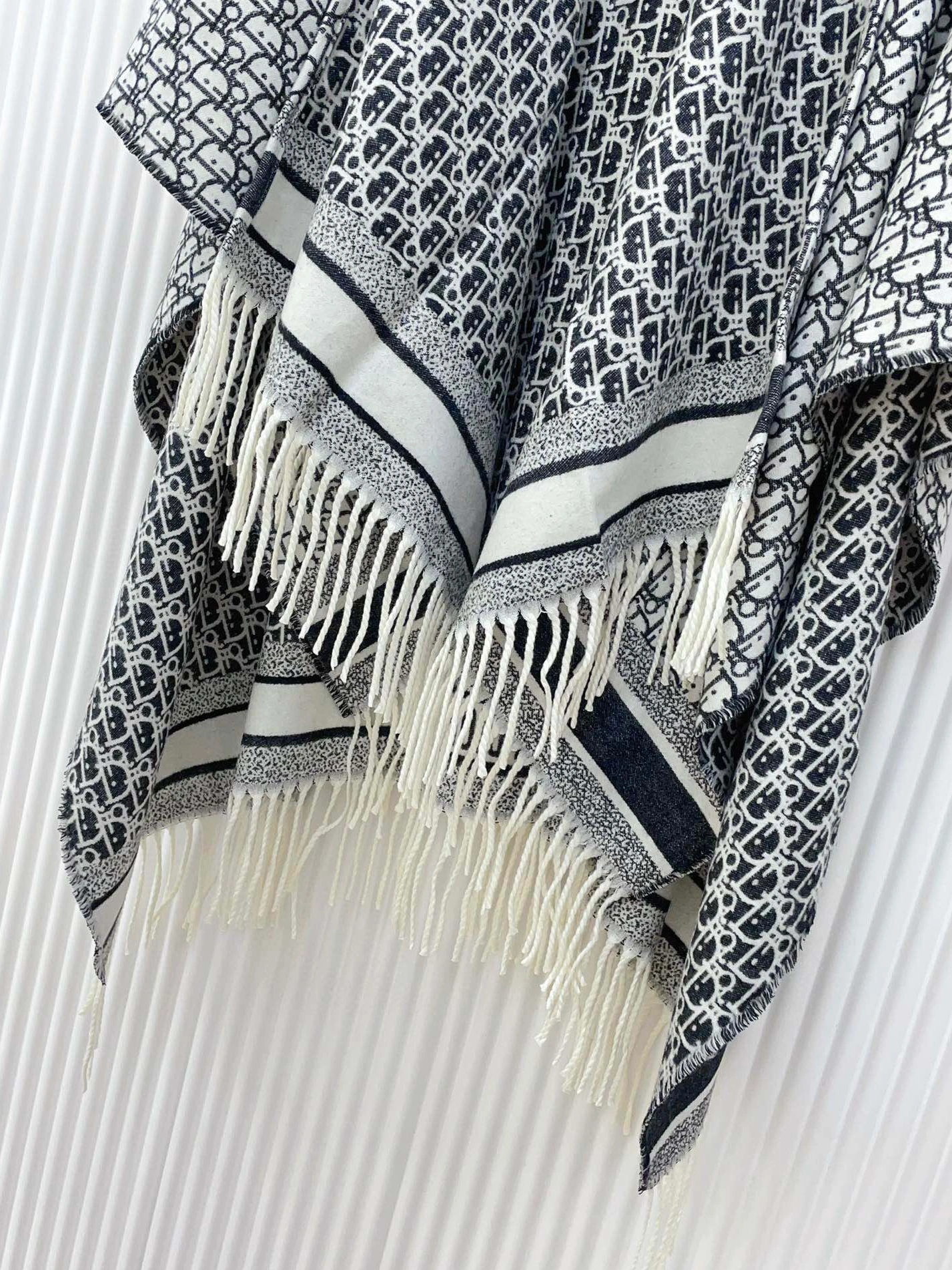 Christian Dior Poncho Trendy 613