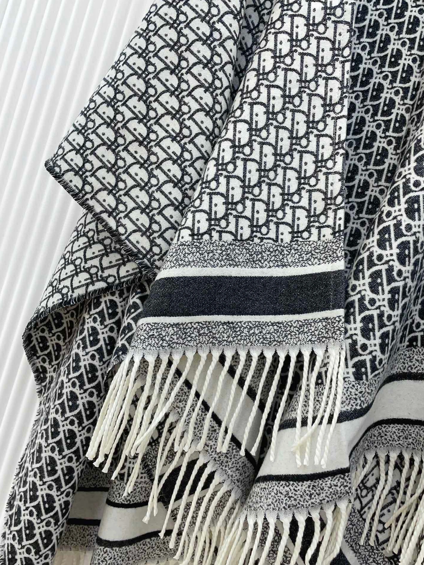 Christian Dior Poncho Trendy 613