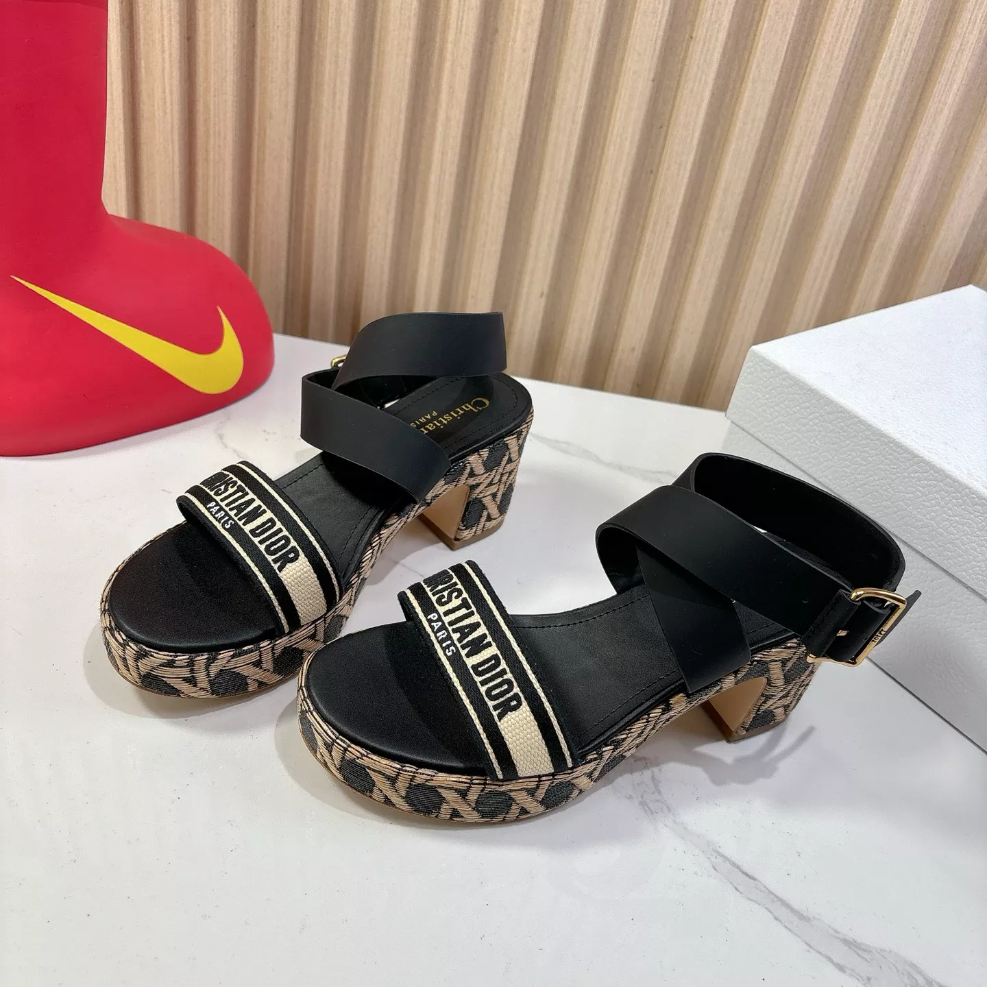 Christian Dior Sandal For Women Functional 8114