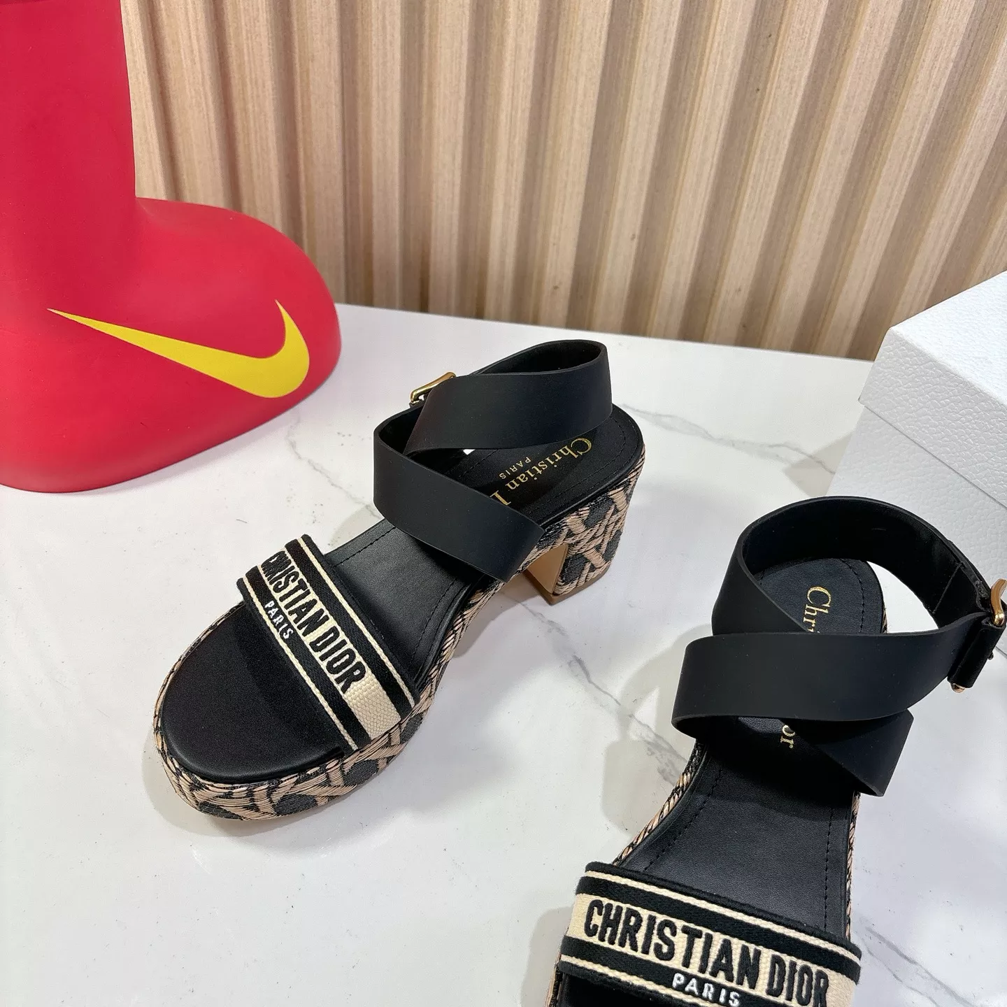 Christian Dior Sandal For Women Functional 8114