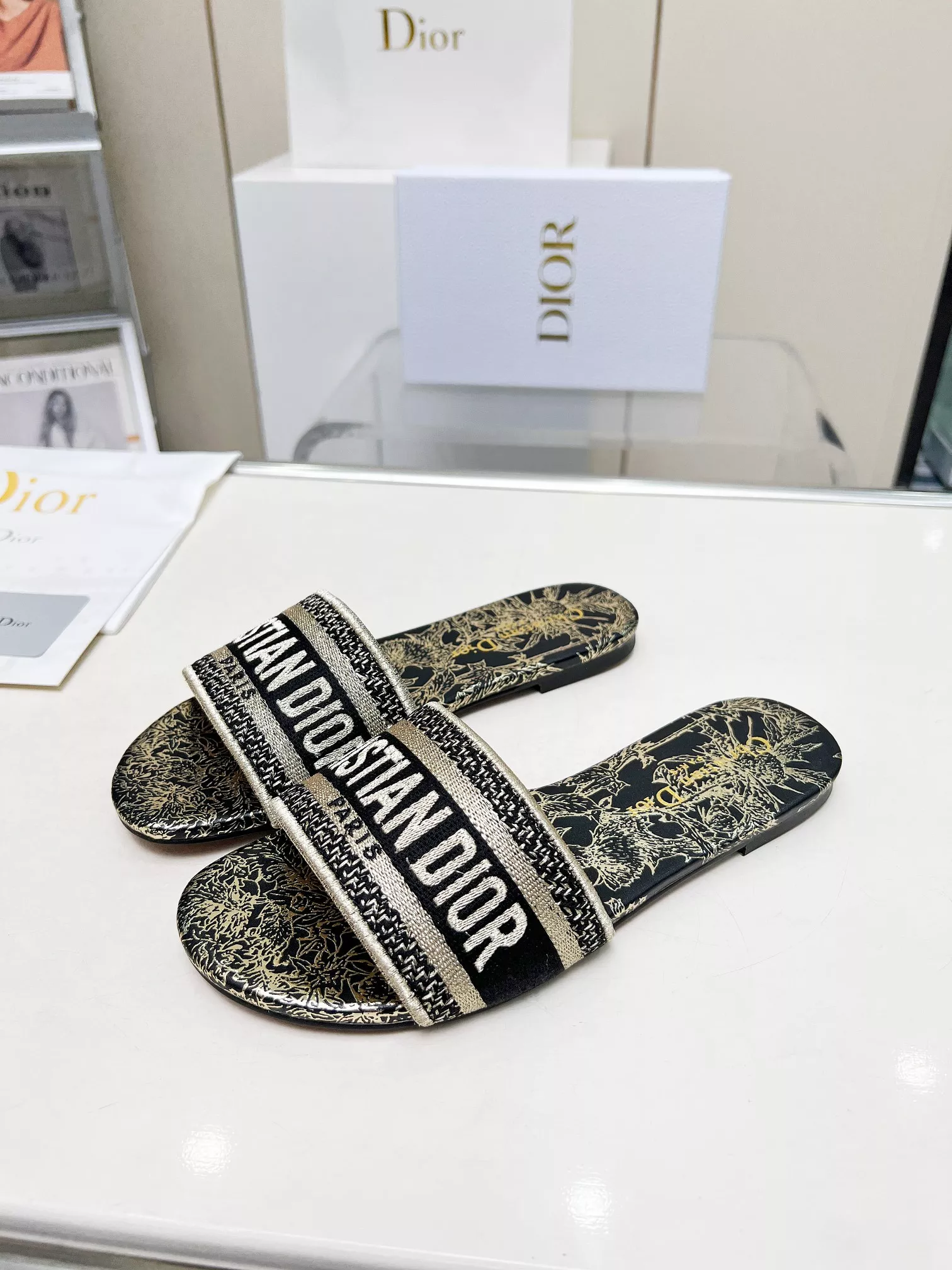 Christian Dior Slippers For Women EyeCatching 8679