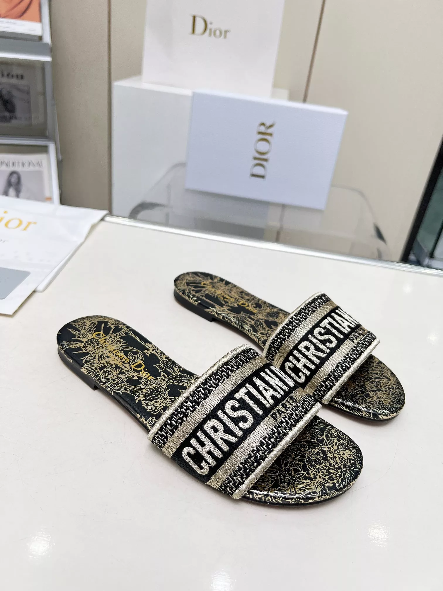 Christian Dior Slippers For Women EyeCatching 8679