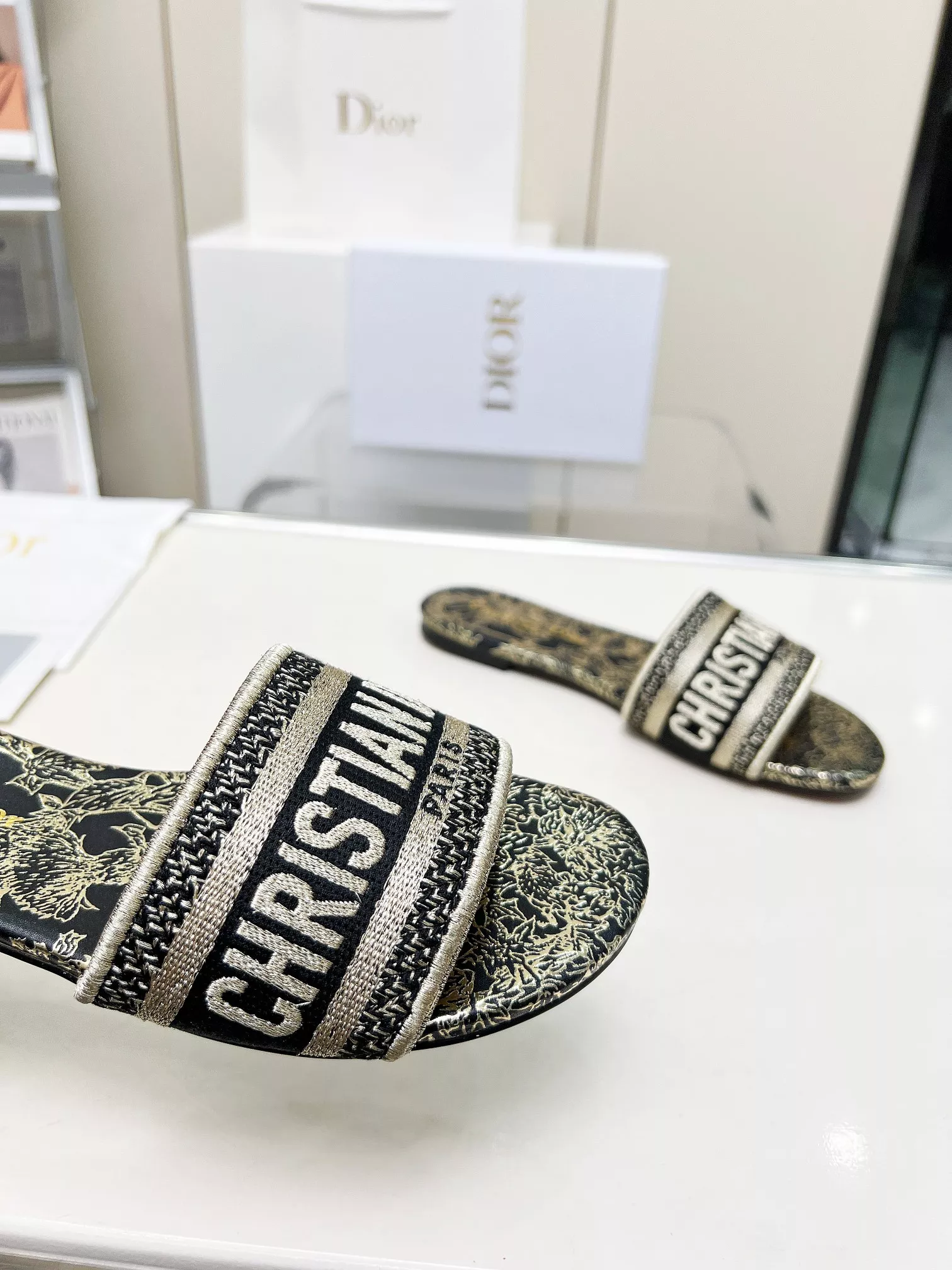 Christian Dior Slippers For Women EyeCatching 8679