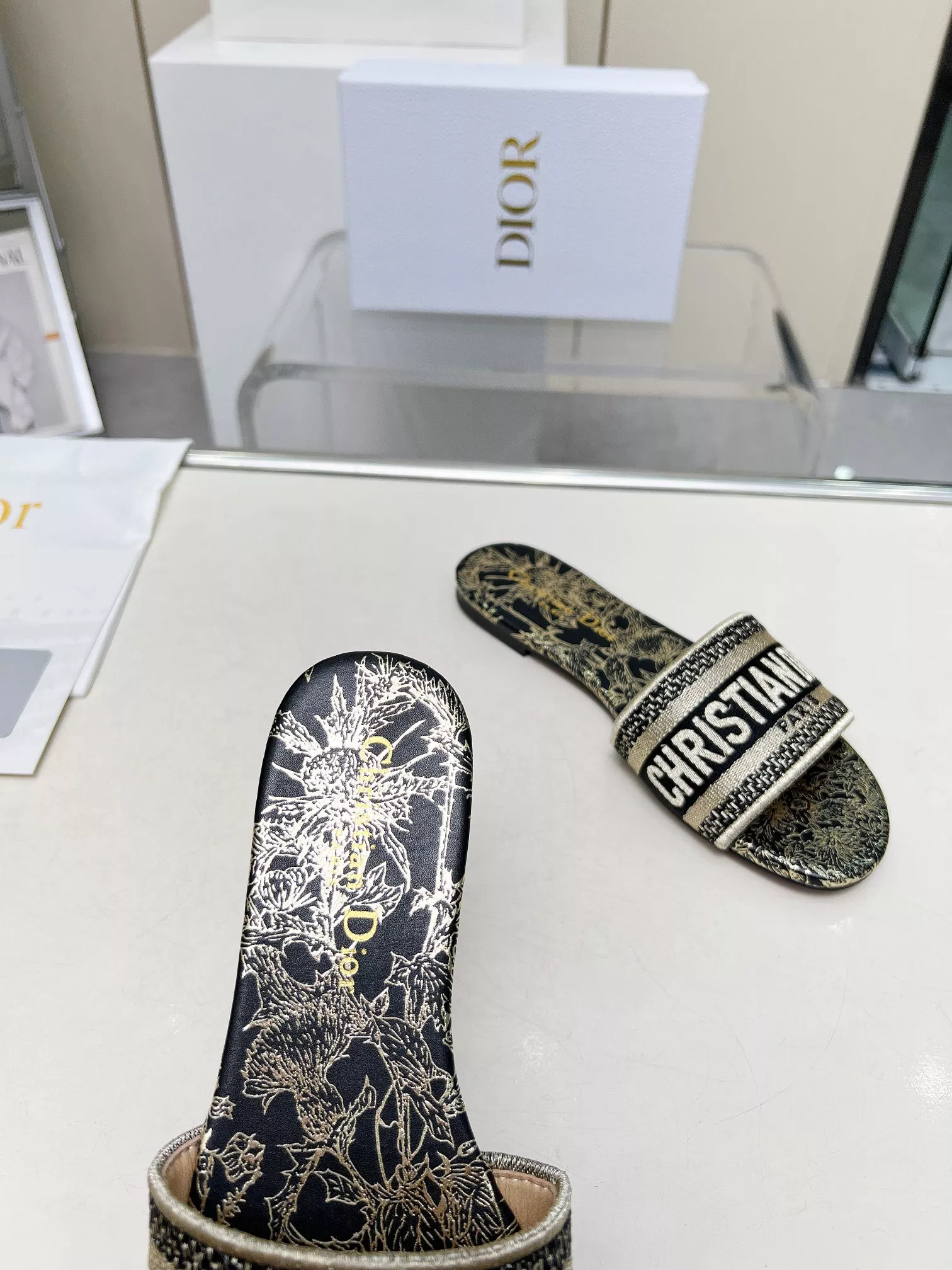 Christian Dior Slippers For Women EyeCatching 8679