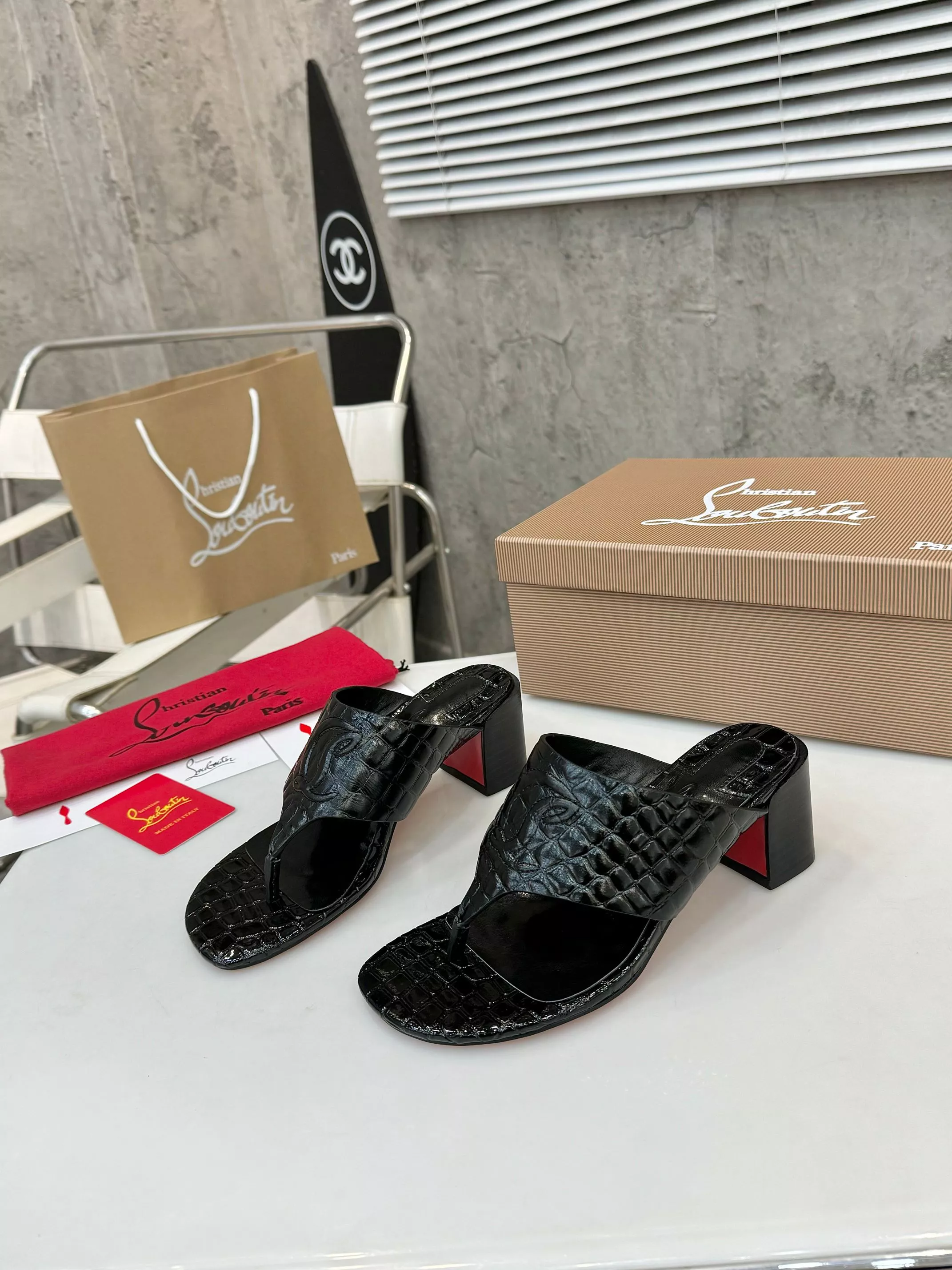Christian Louboutin CL Slippers For Women Popular 5042
