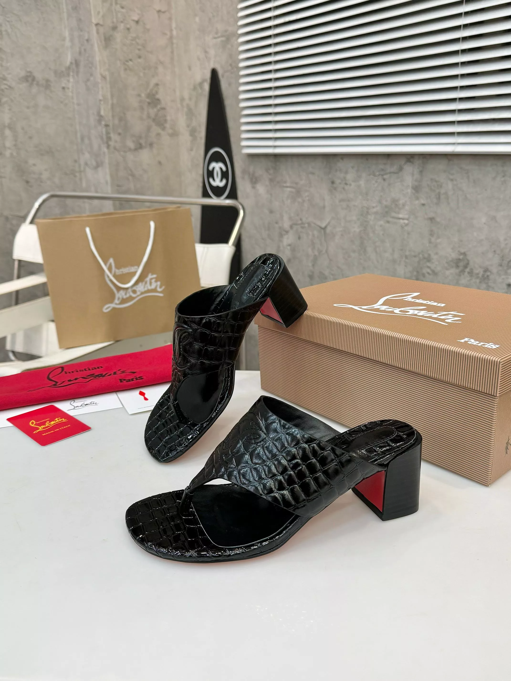 Christian Louboutin CL Slippers For Women Popular 5042