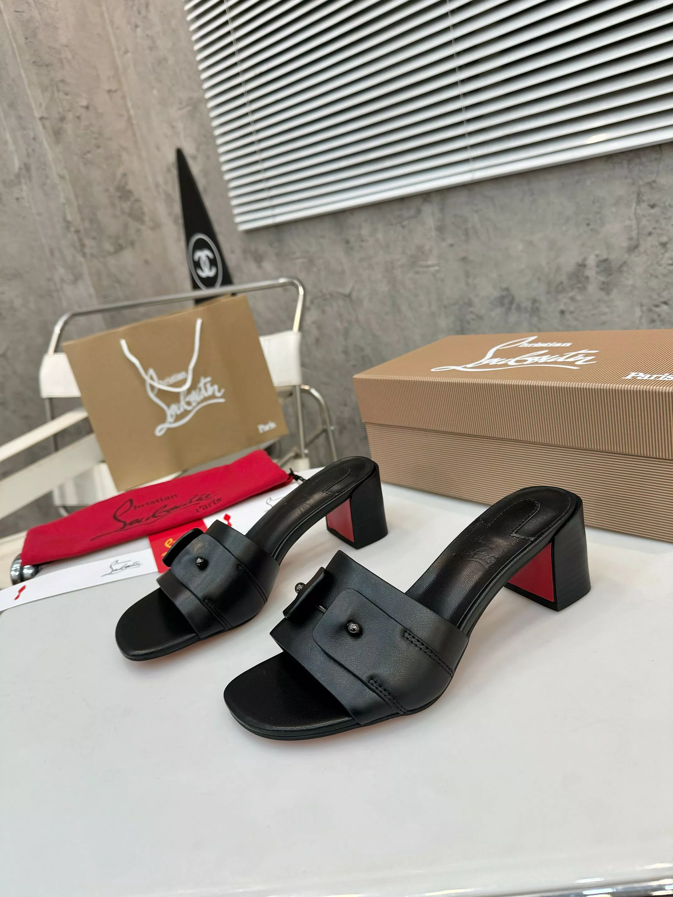 Christian Louboutin CL Slippers For Women Reliable 9684