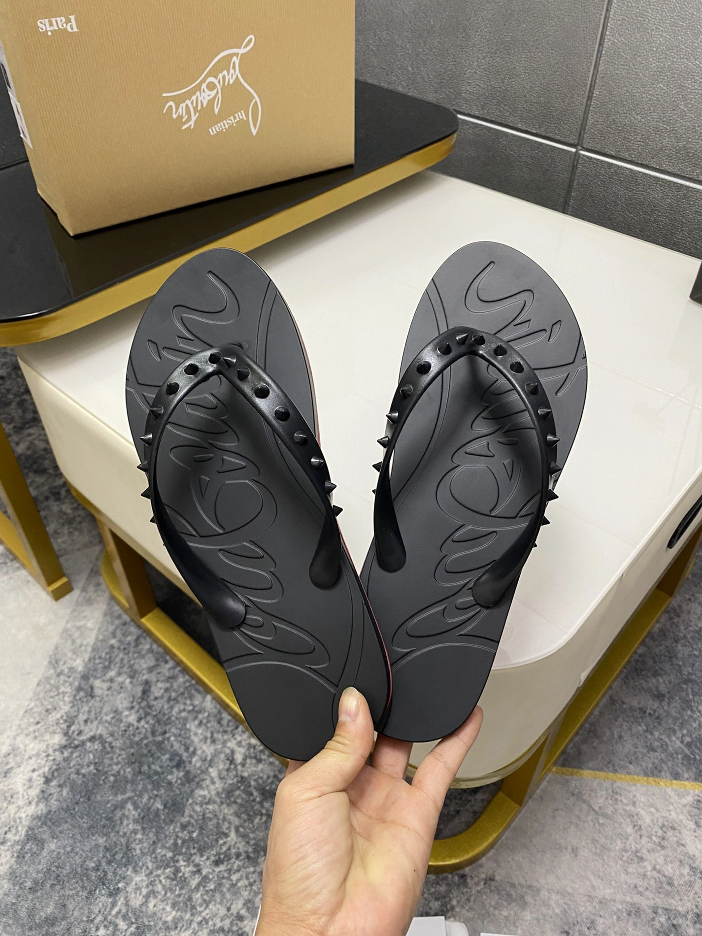 Christian Louboutin CL Slippers For Women Stylish 9864