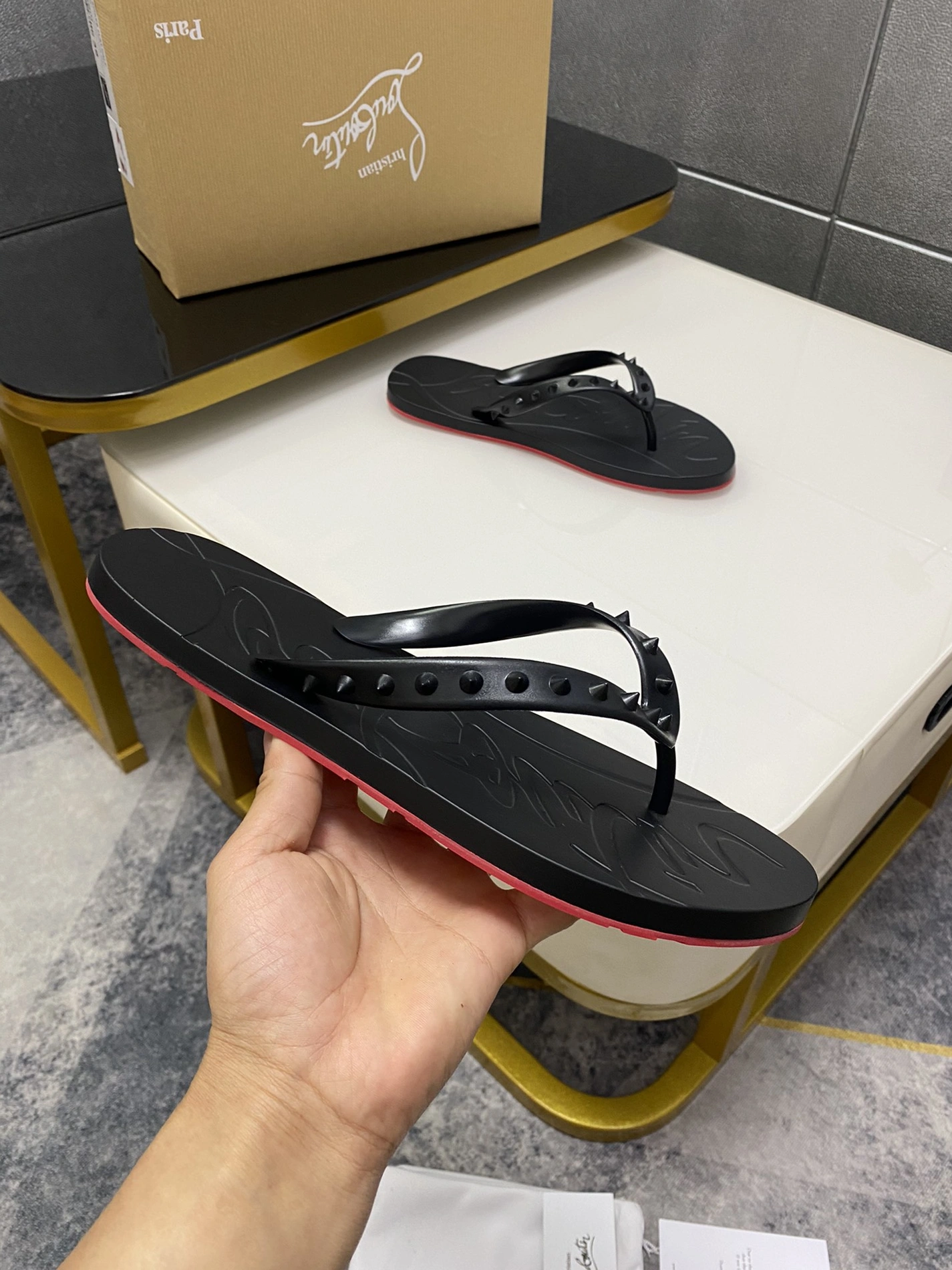 Christian Louboutin CL Slippers For Women Stylish 9864