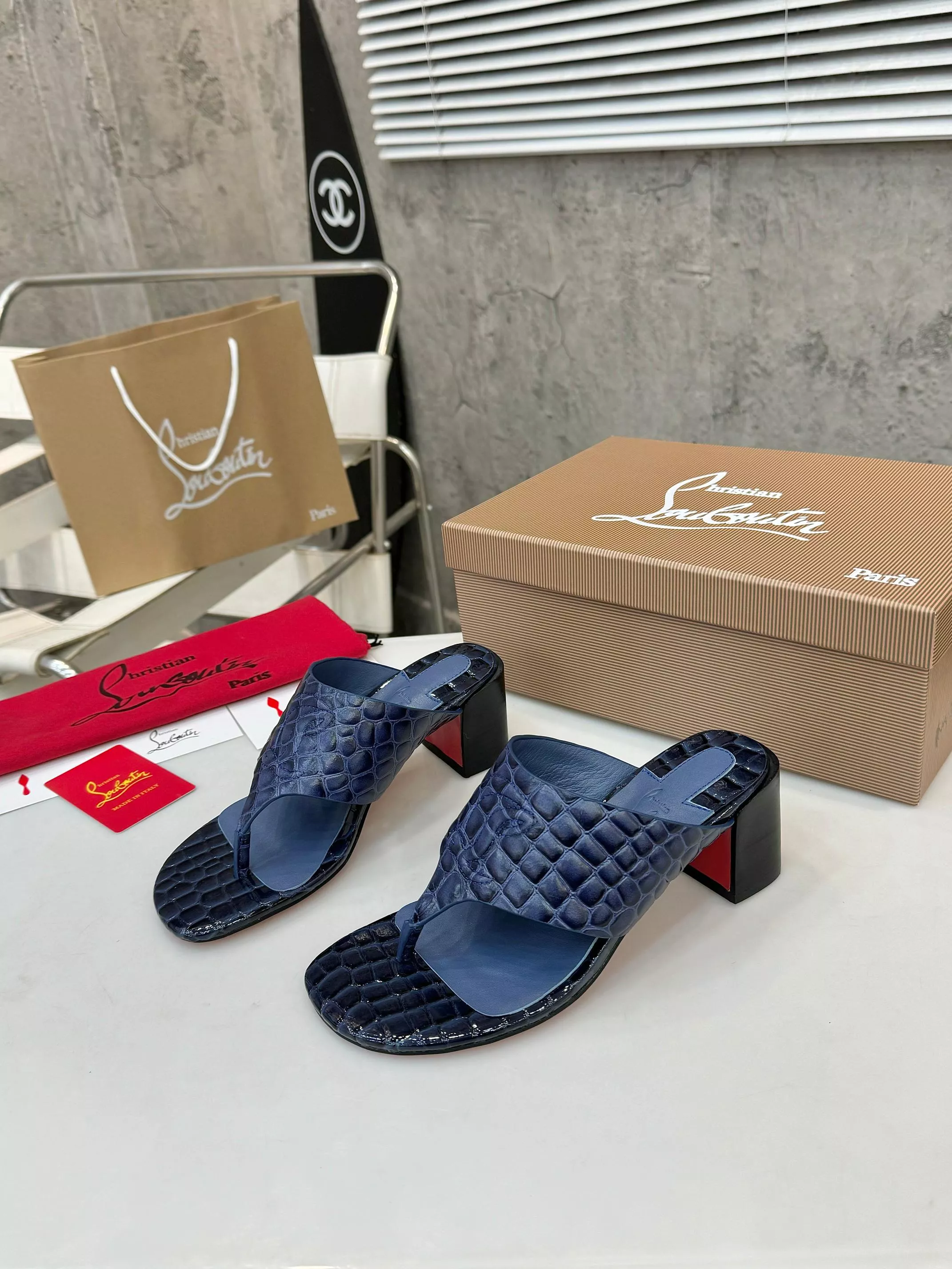 Christian Louboutin CL Slippers For Women Timeless 4877