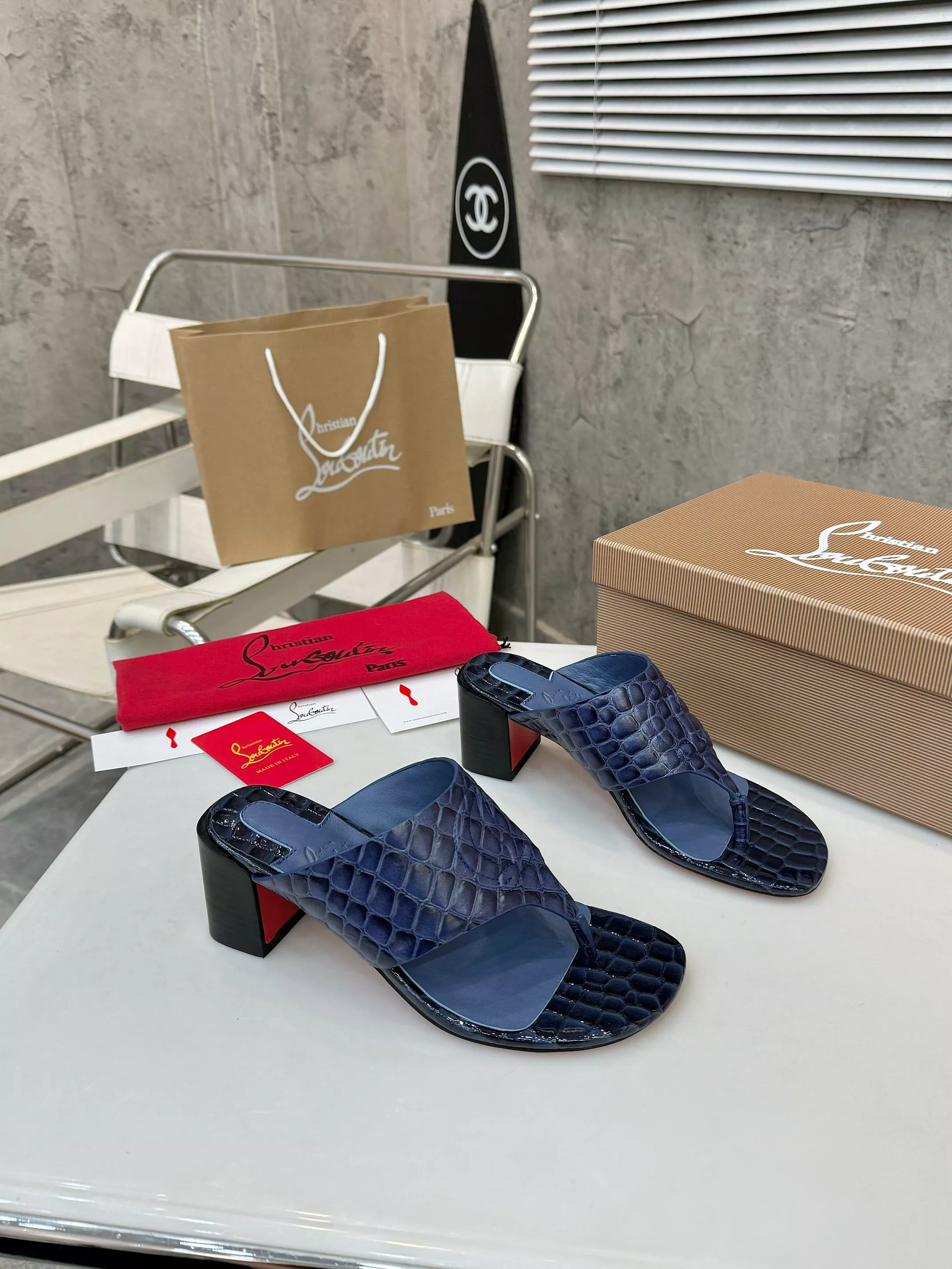 Christian Louboutin CL Slippers For Women Timeless 4877
