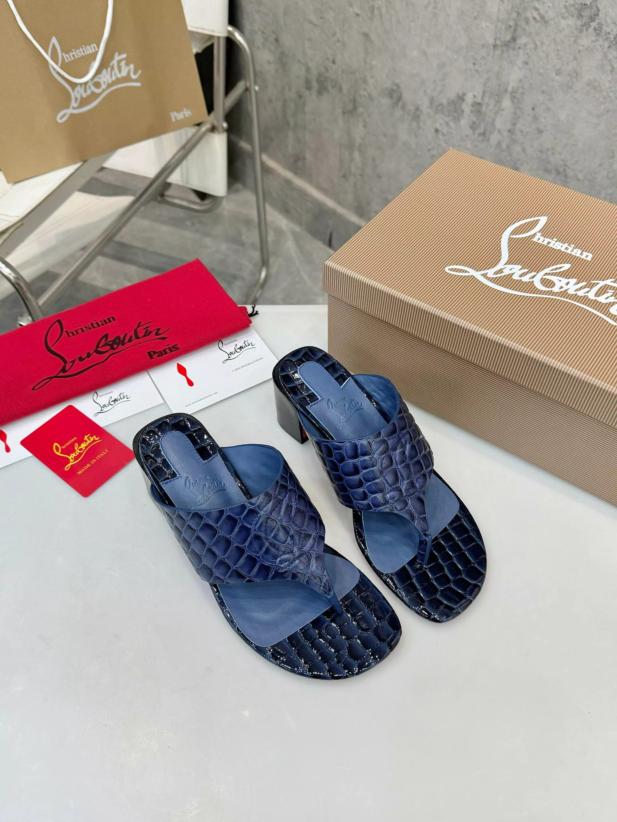 Christian Louboutin CL Slippers For Women Timeless 4877