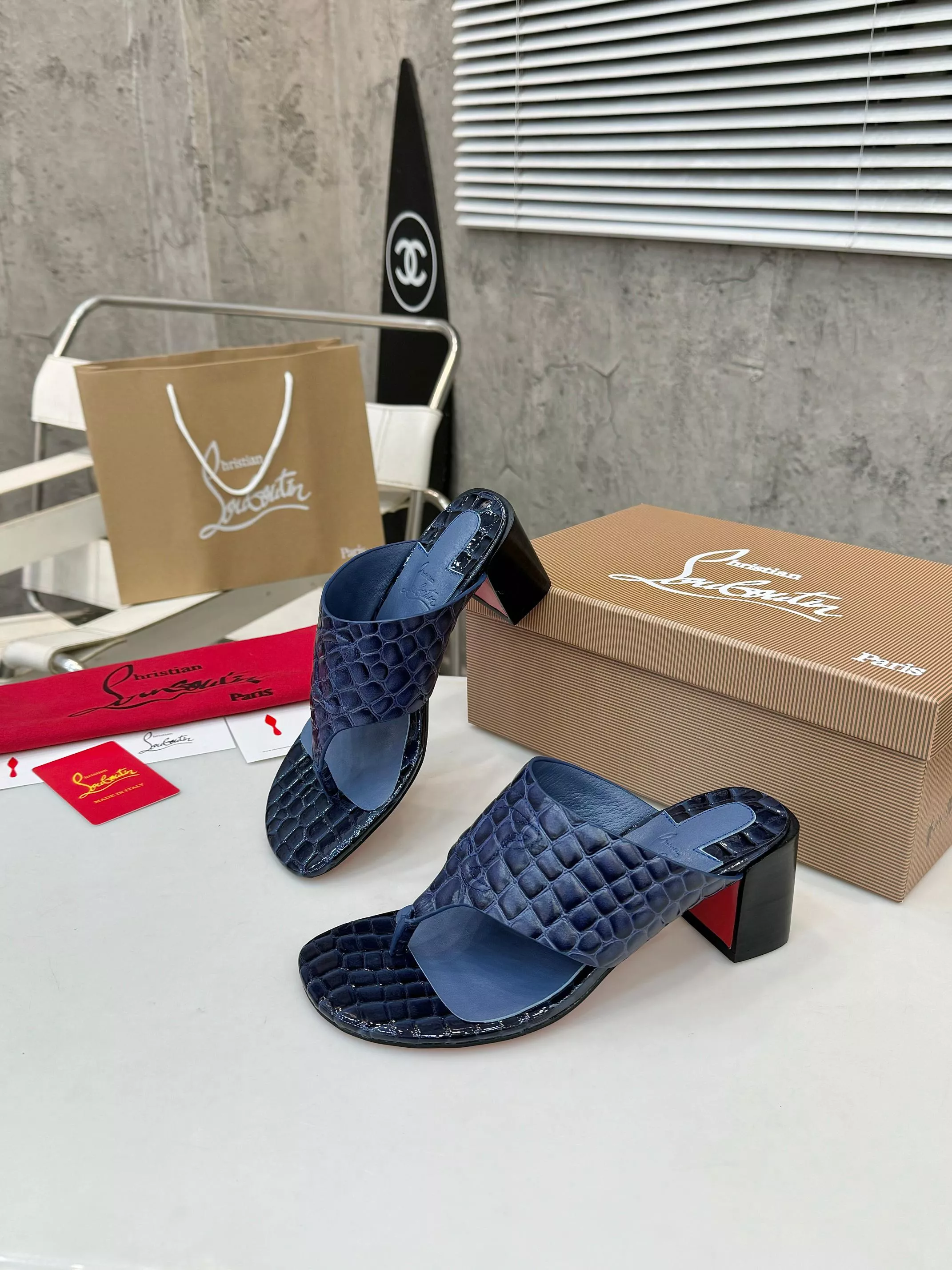 Christian Louboutin CL Slippers For Women Timeless 4877