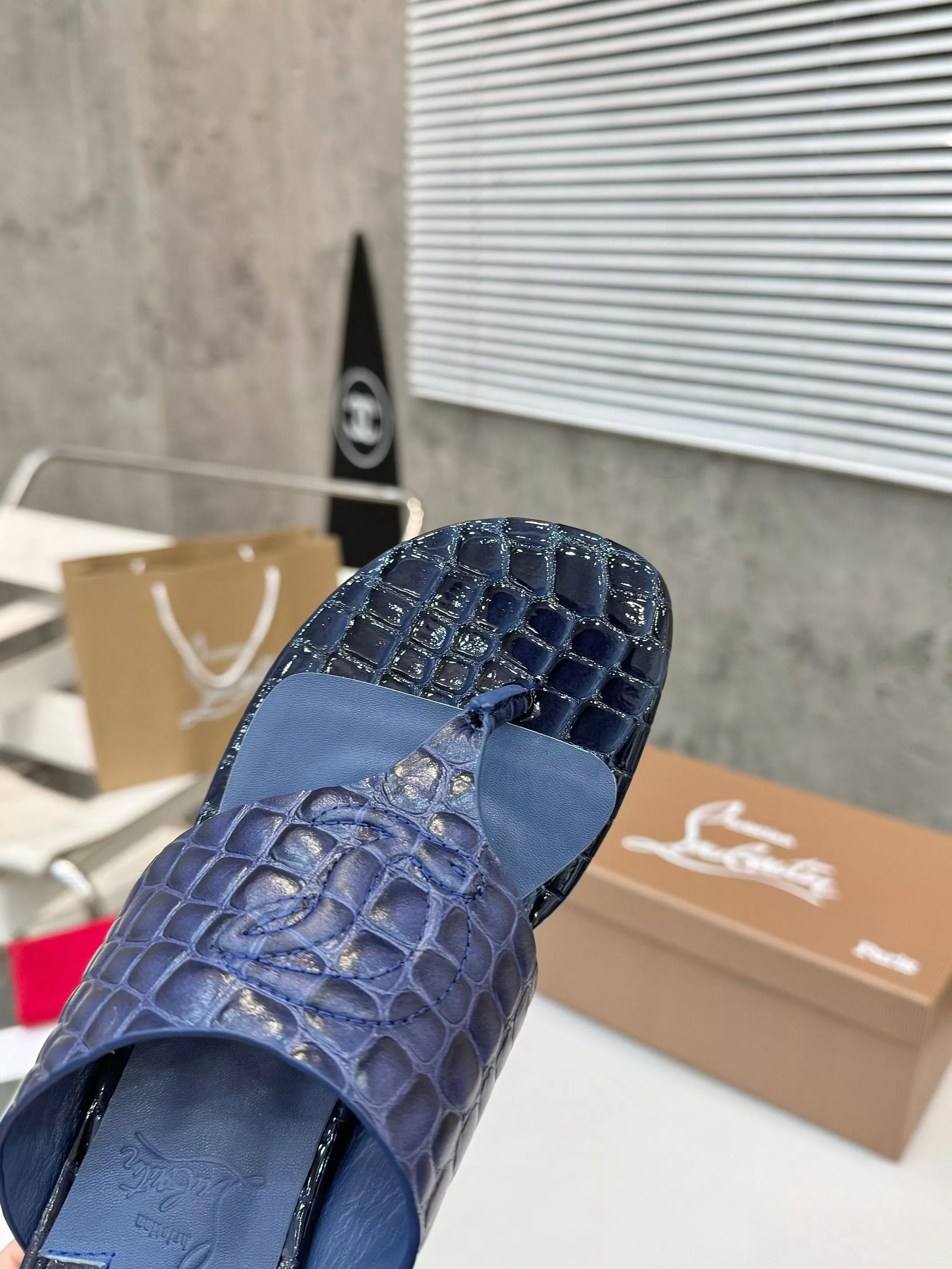 Christian Louboutin CL Slippers For Women Timeless 4877