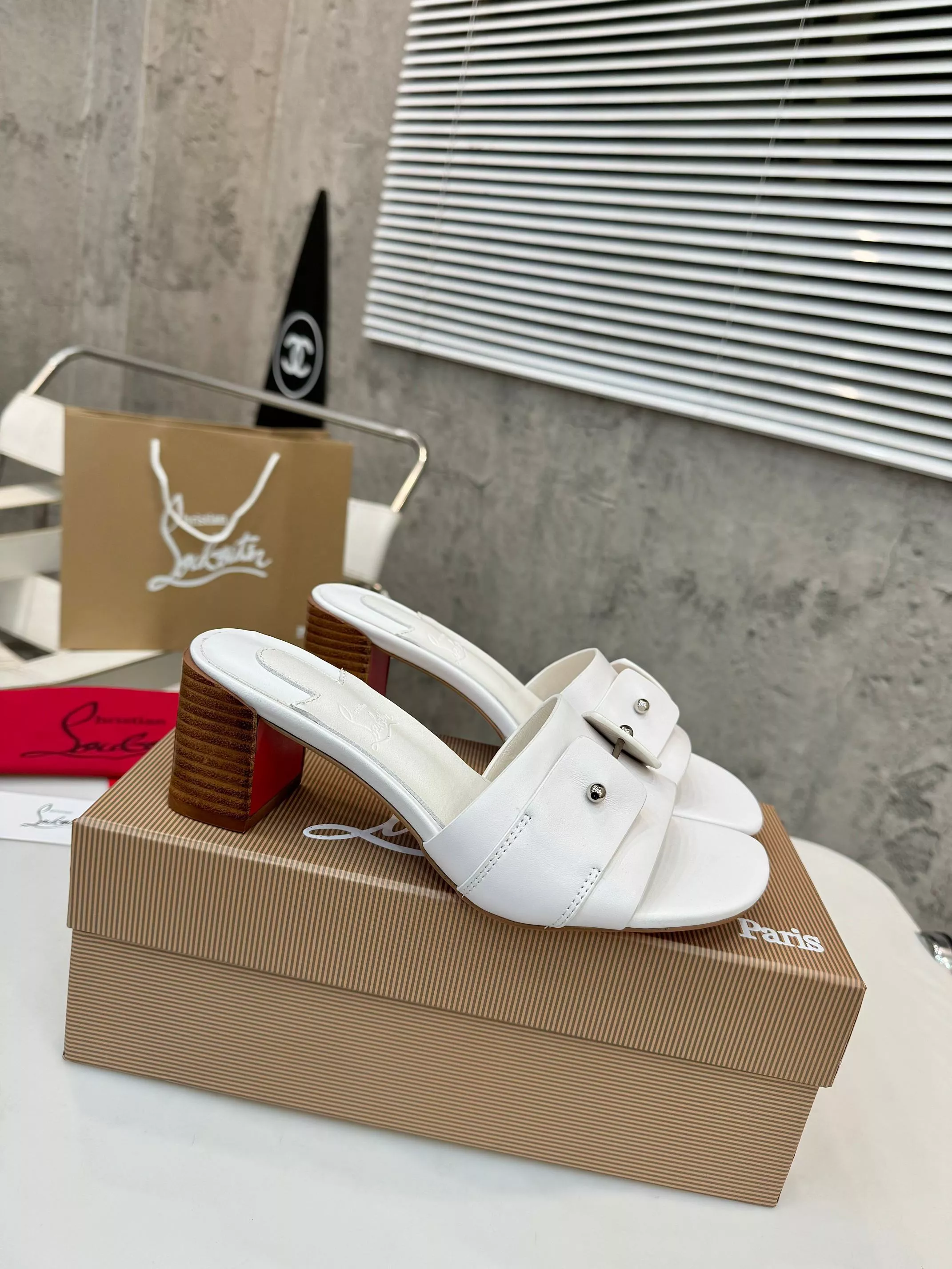 Christian Louboutin CL Slippers For Women Unique 7395