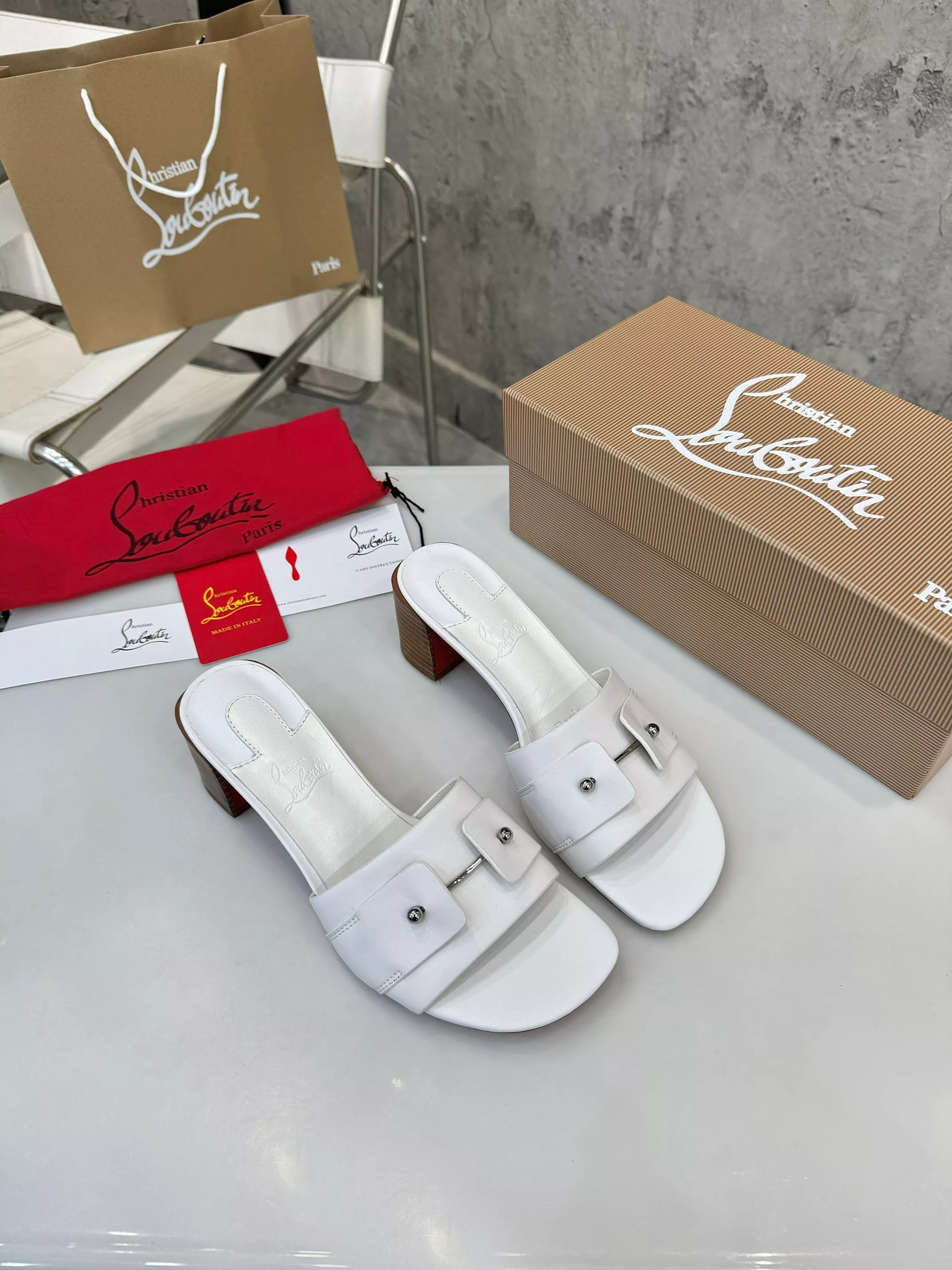 Christian Louboutin CL Slippers For Women Unique 7395