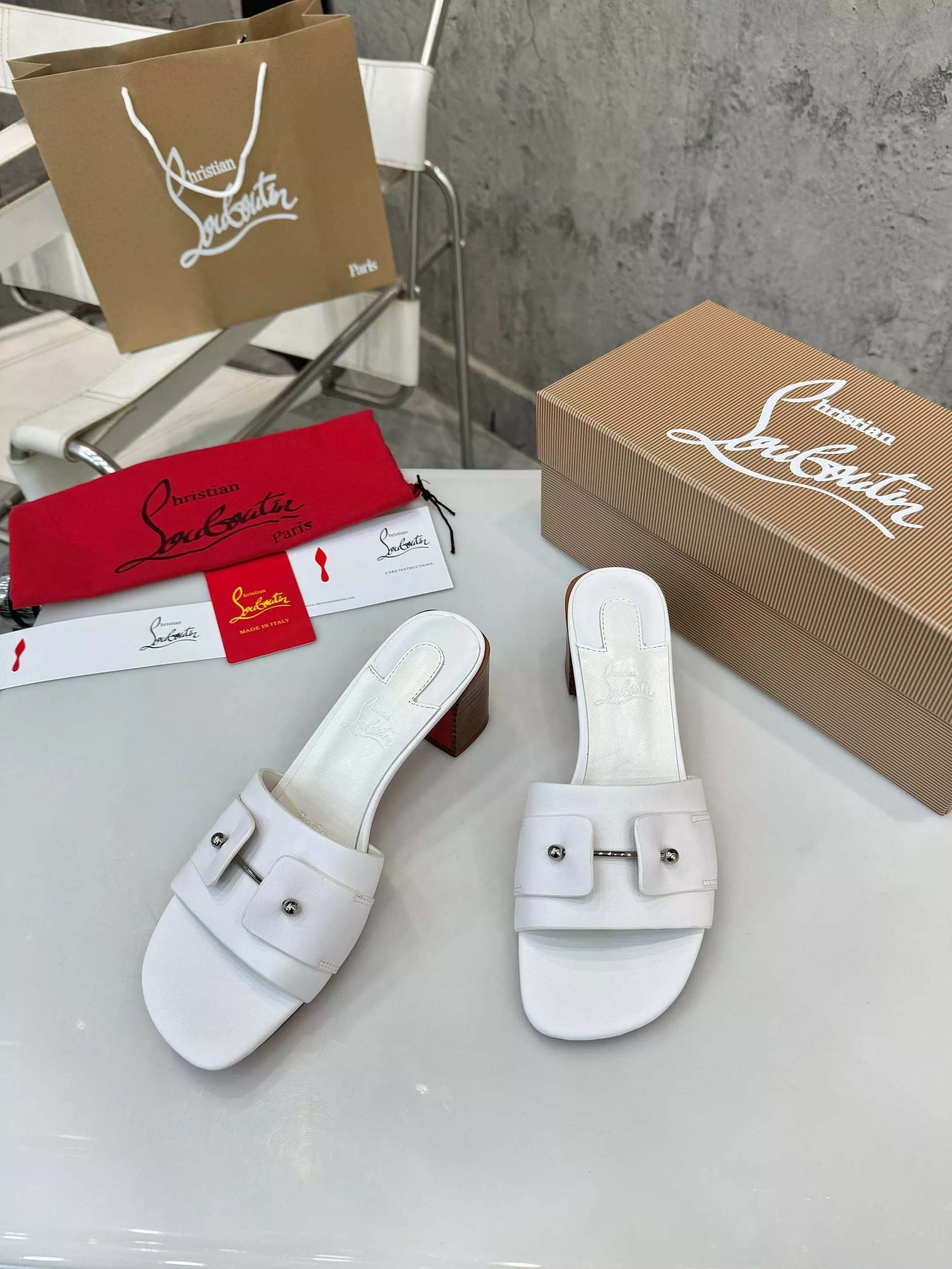 Christian Louboutin CL Slippers For Women Unique 7395
