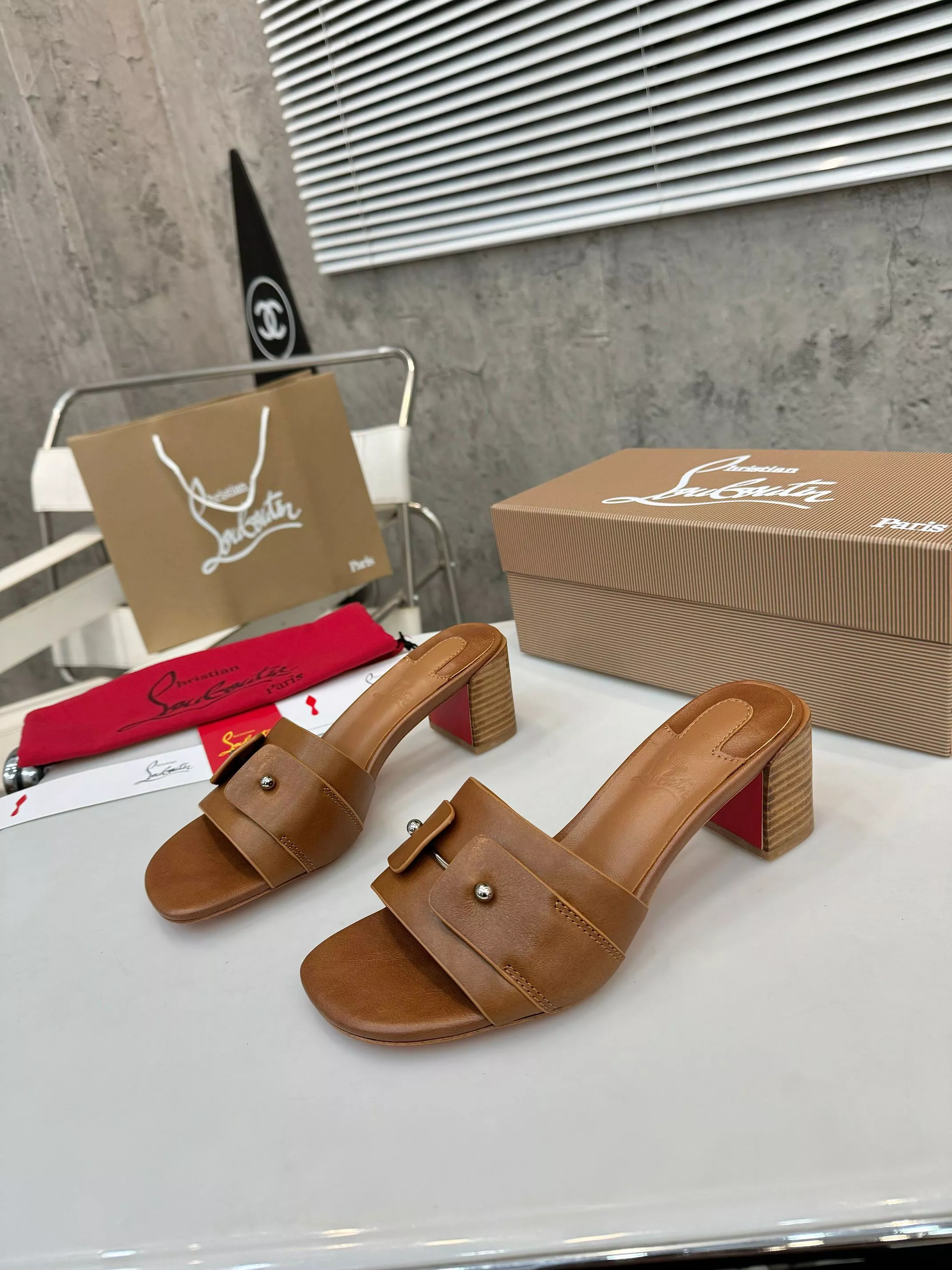 Christian Louboutin CL Slippers For Women WellDesigned 9995