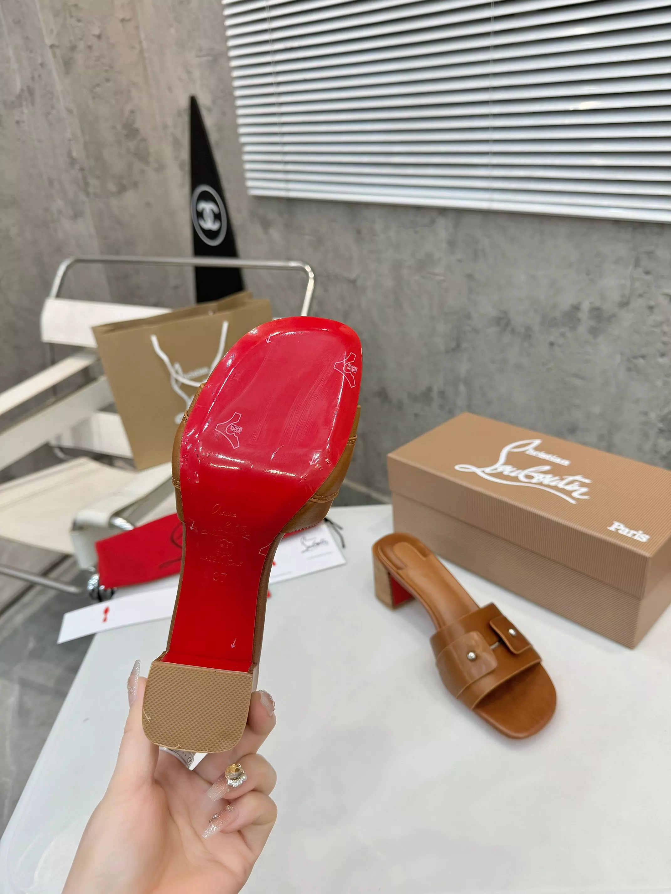 Christian Louboutin CL Slippers For Women WellDesigned 9995