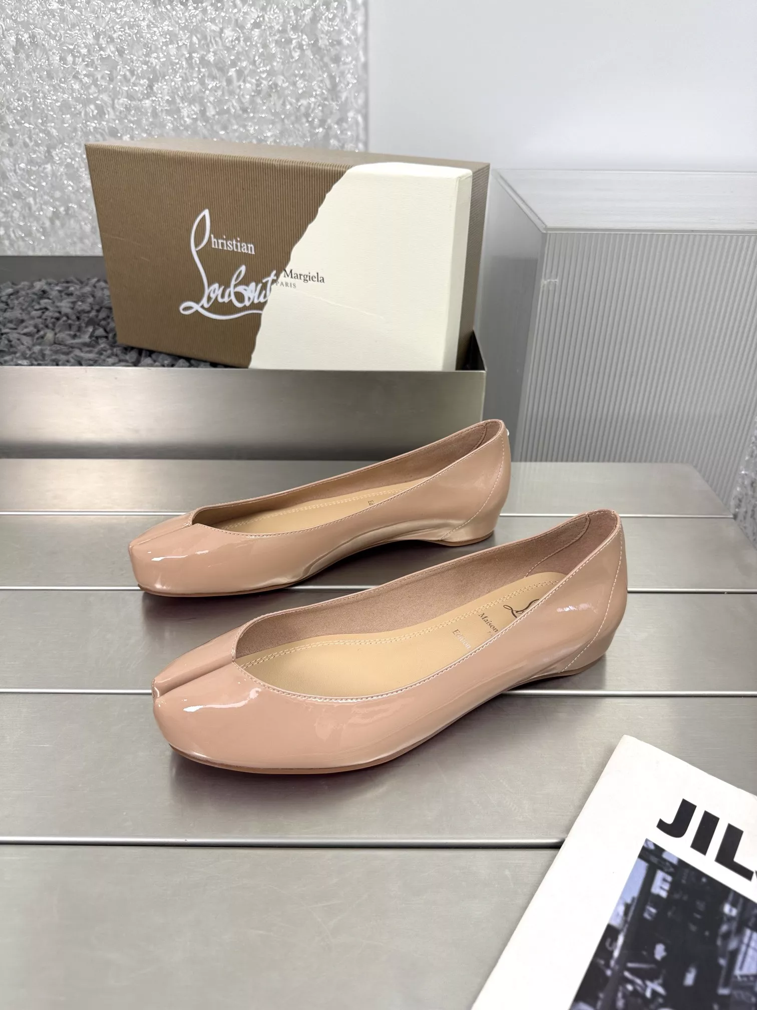 Christian Louboutin Flat Shoes For Women NewStyle 8251