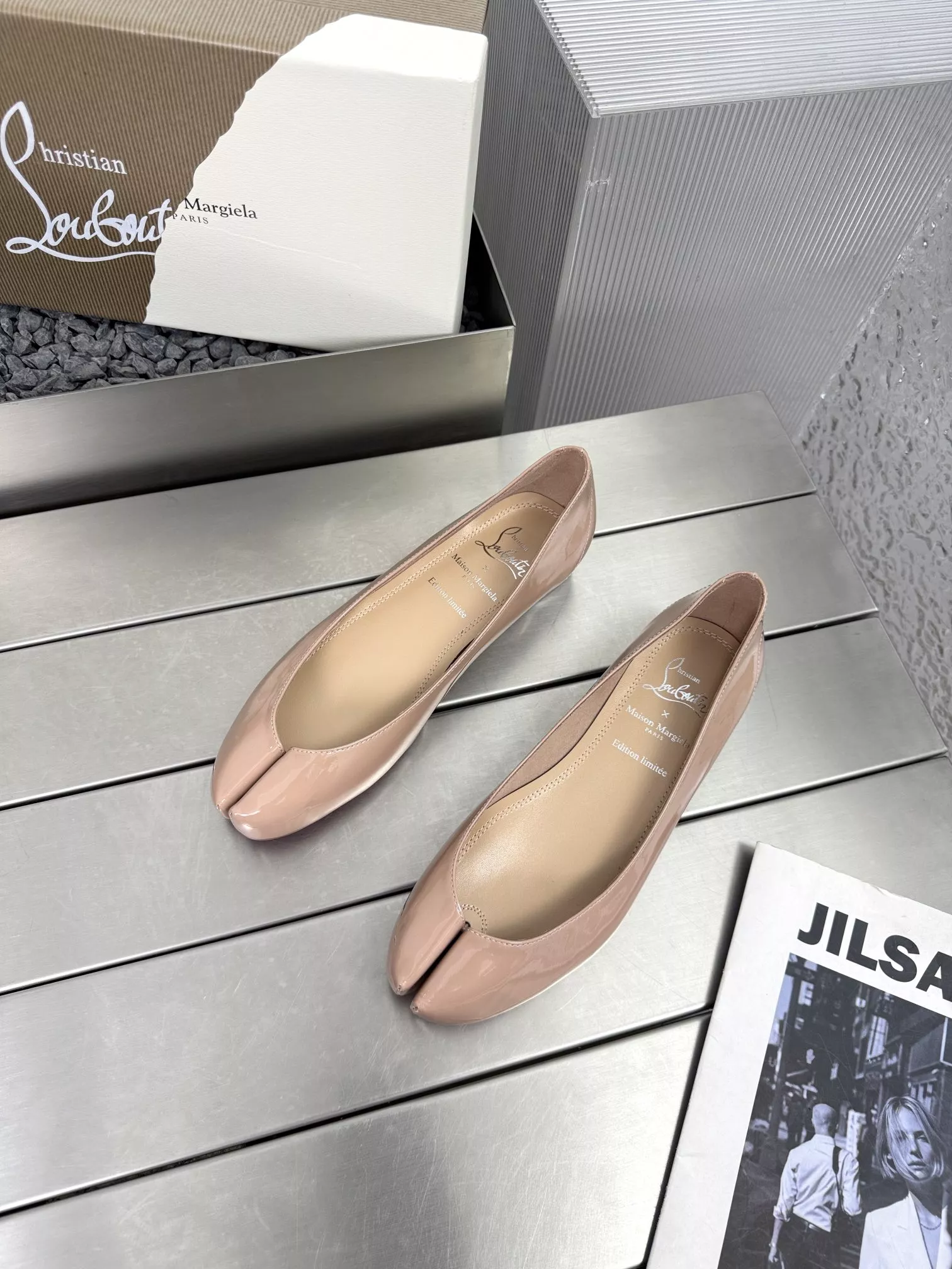 Christian Louboutin Flat Shoes For Women NewStyle 8251