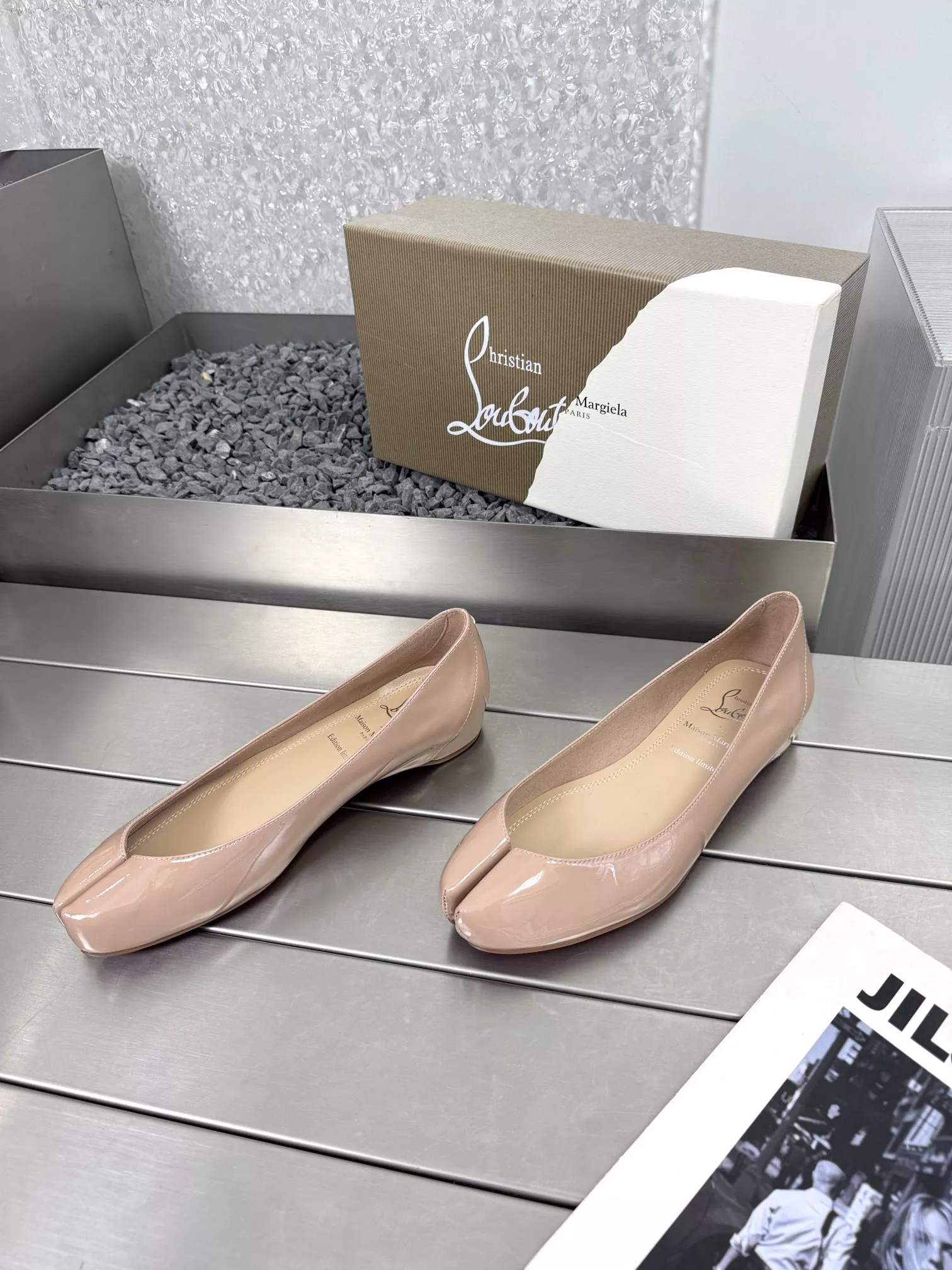 Christian Louboutin Flat Shoes For Women NewStyle 8251