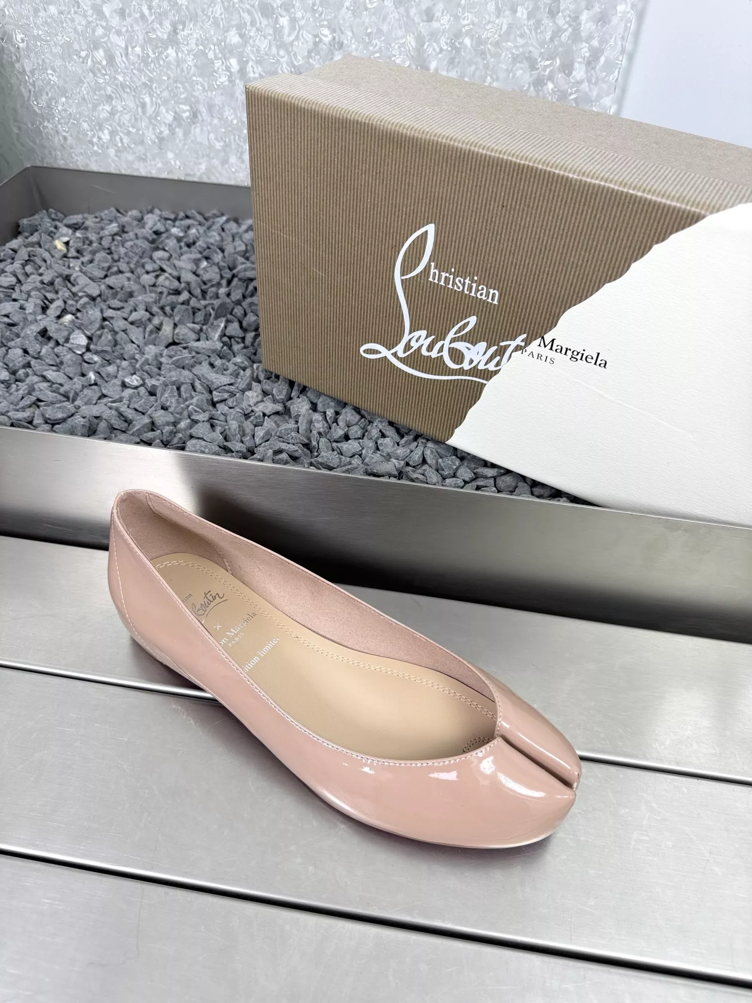 Christian Louboutin Flat Shoes For Women NewStyle 8251