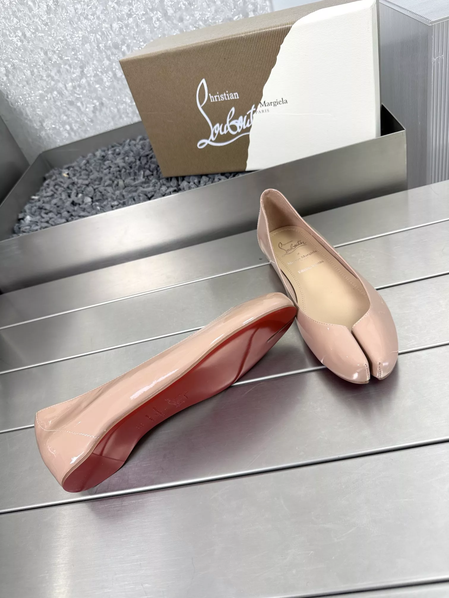 Christian Louboutin Flat Shoes For Women NewStyle 8251