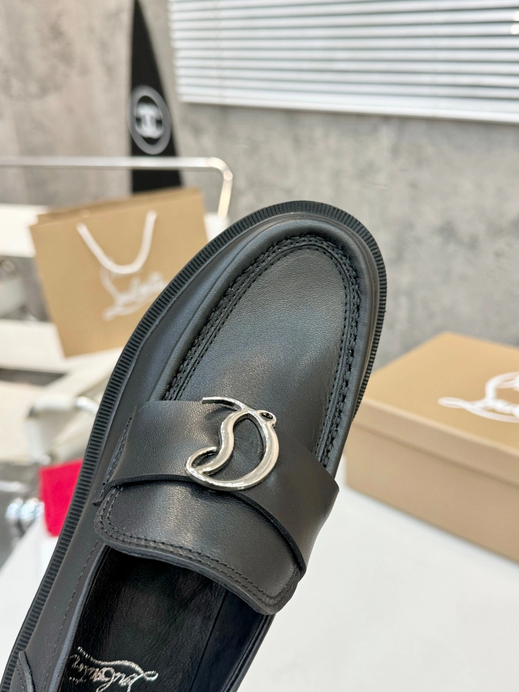 Christian Louboutin Leather Shoes For Women Durable 749