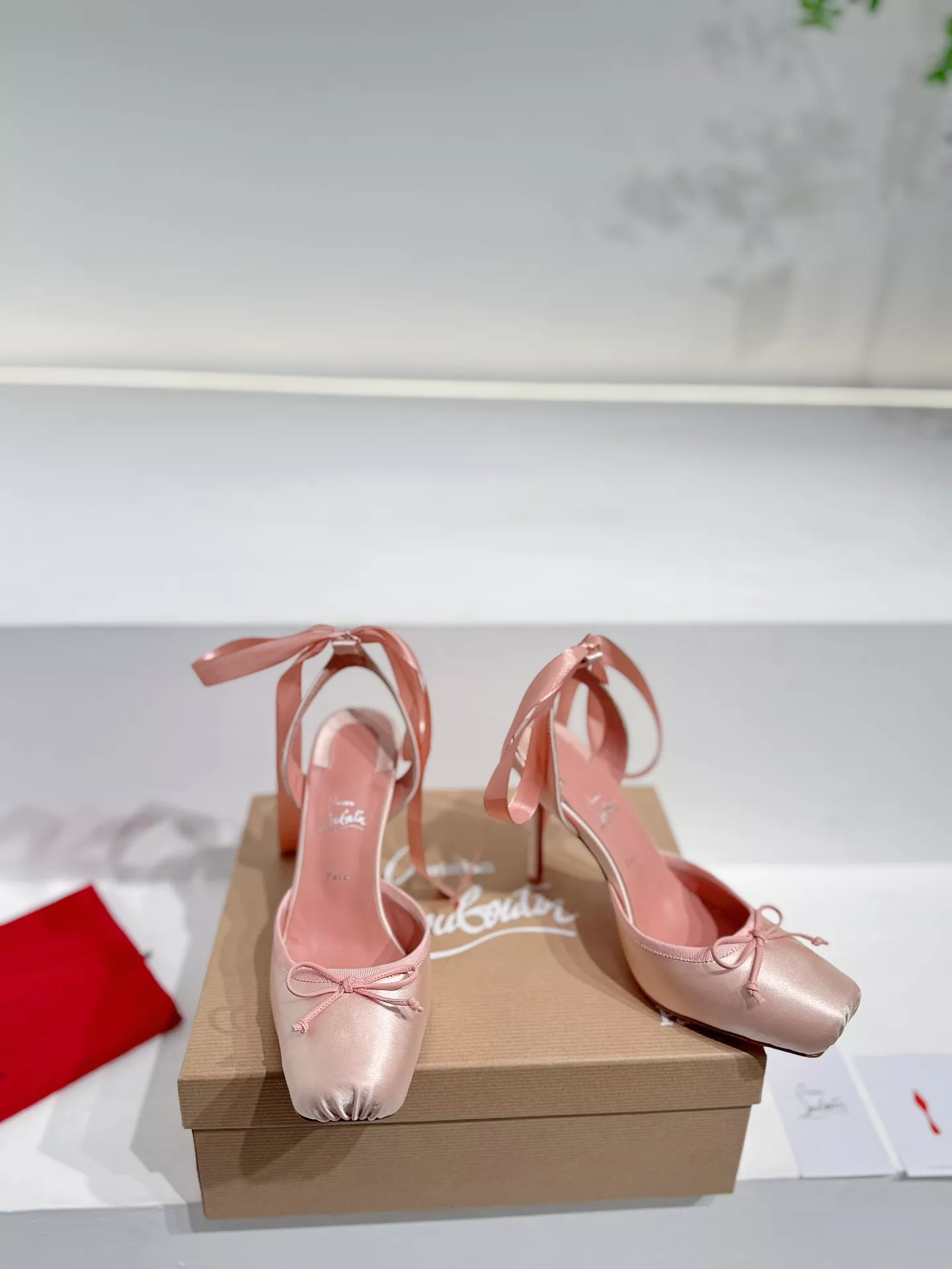 Christian Louboutin Sandal For Women EyeCatching 921