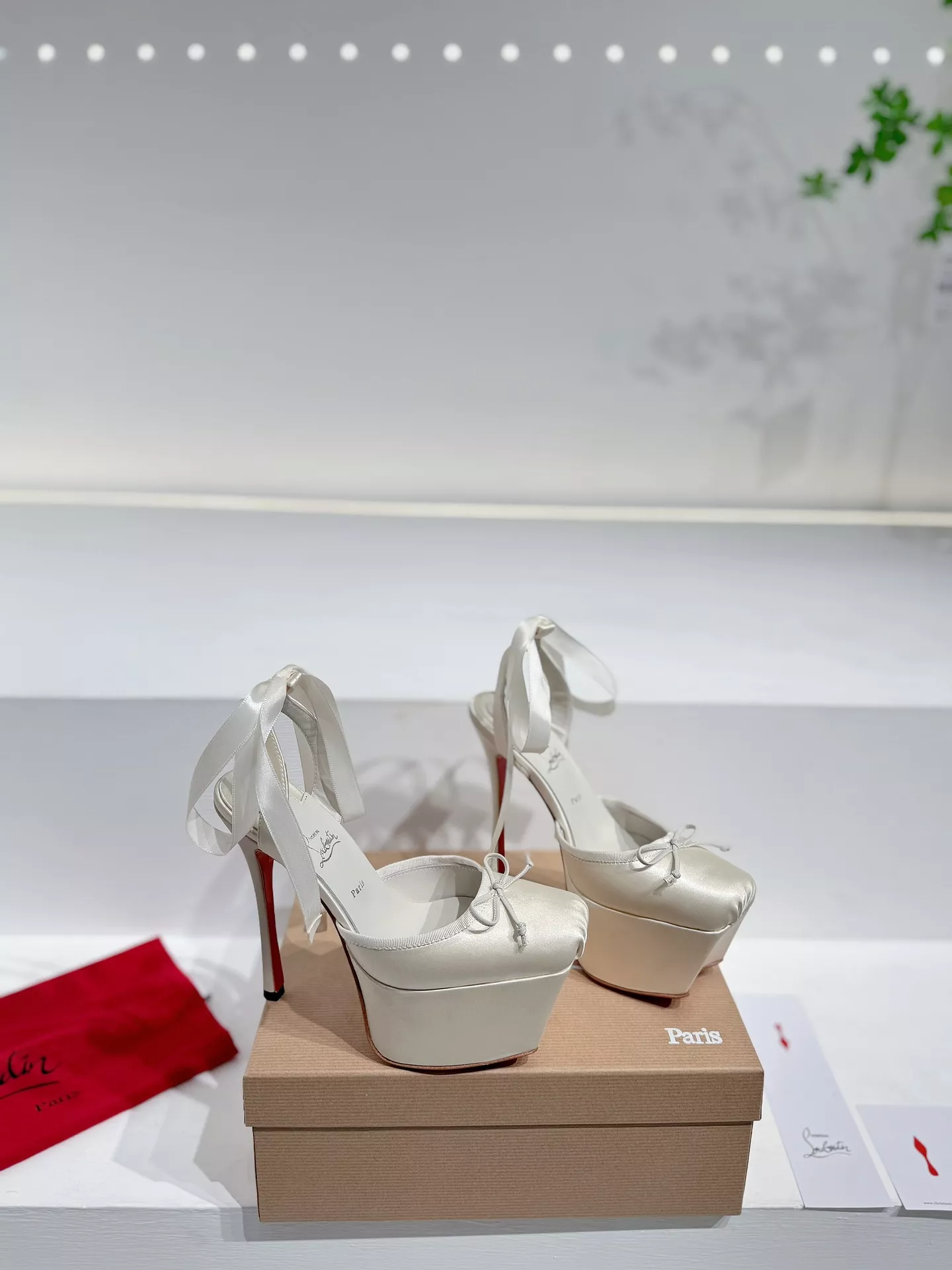 Christian Louboutin Sandal For Women HighQuality 372