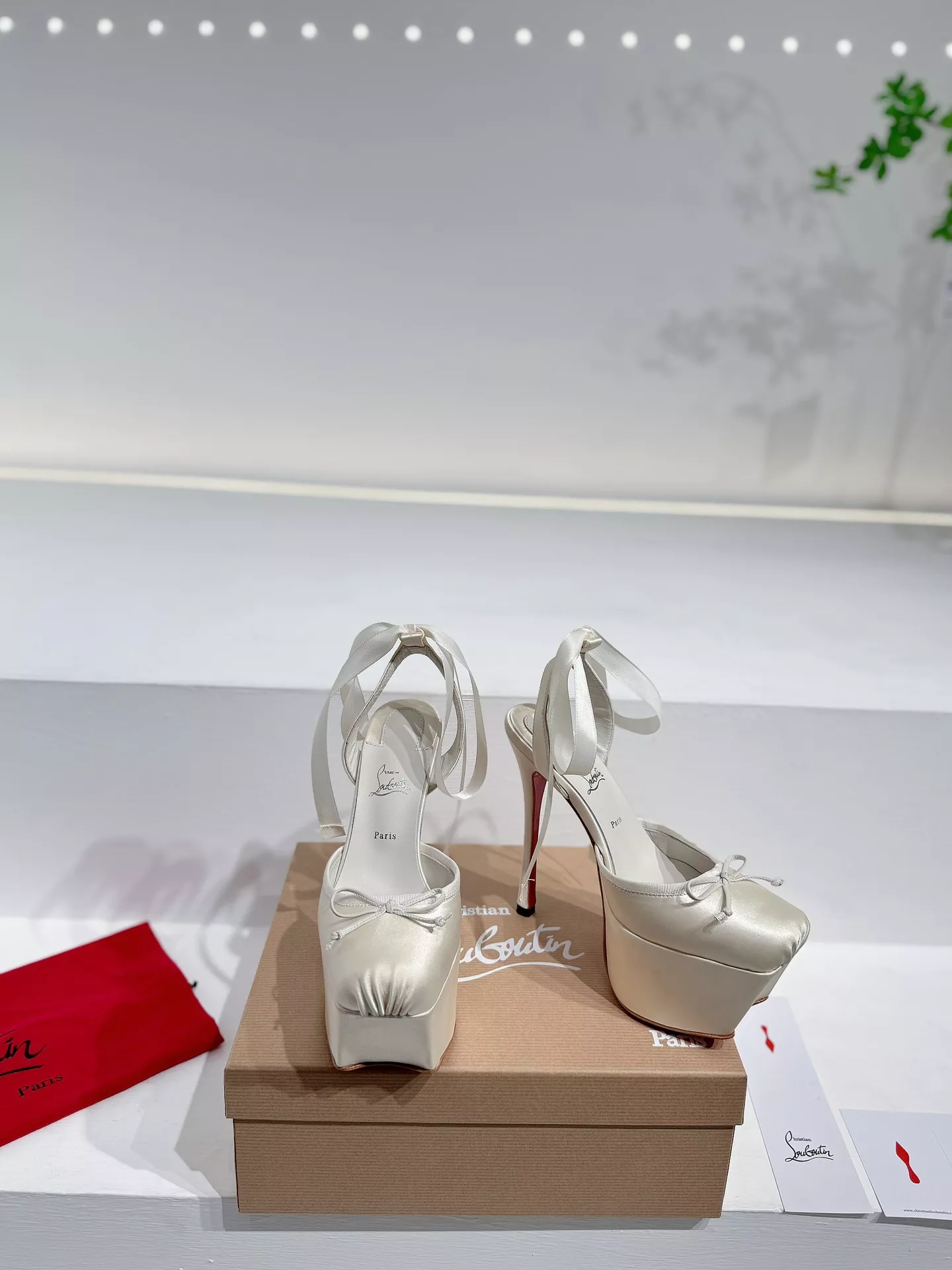 Christian Louboutin Sandal For Women HighQuality 372