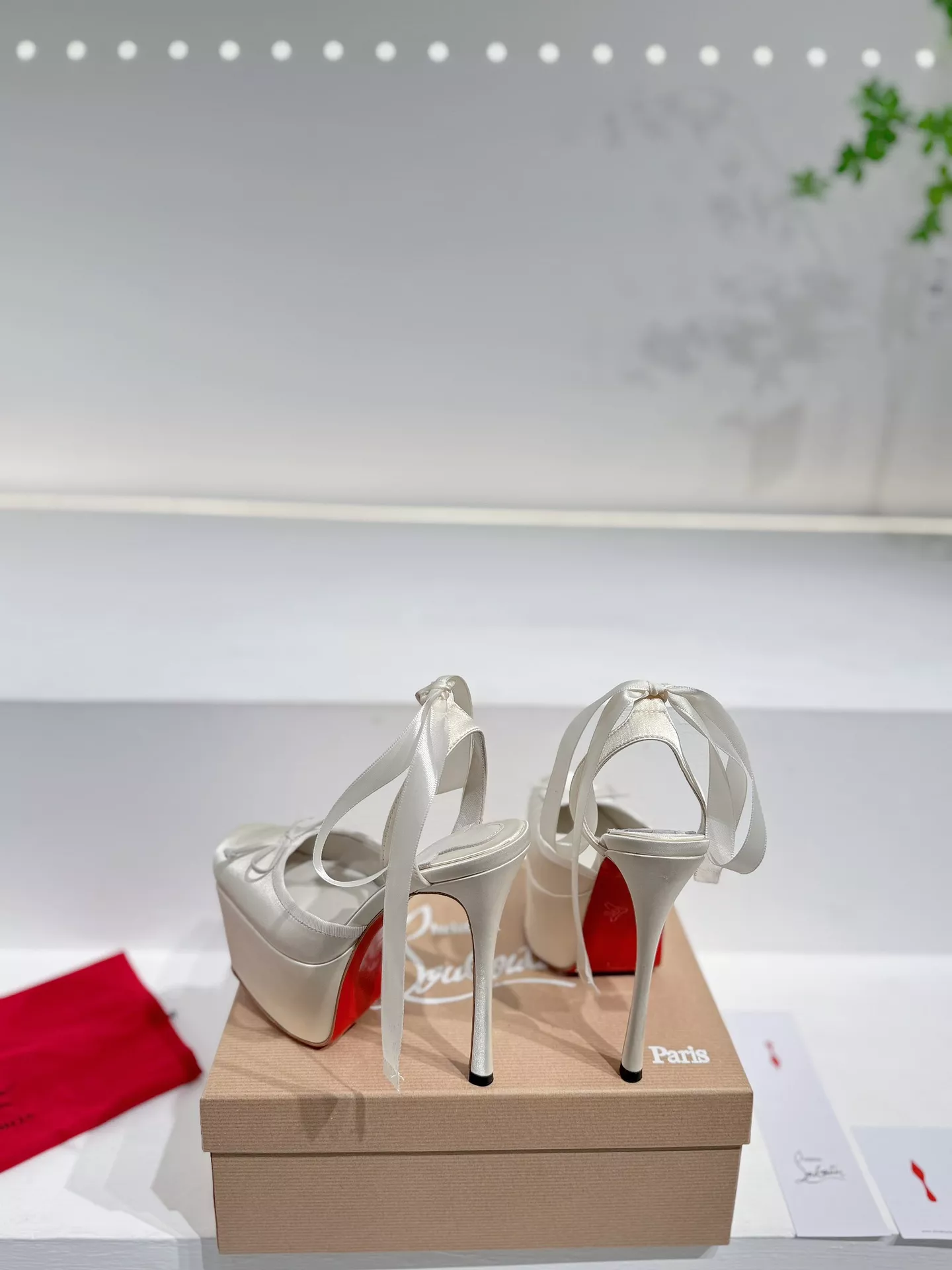 Christian Louboutin Sandal For Women HighQuality 372