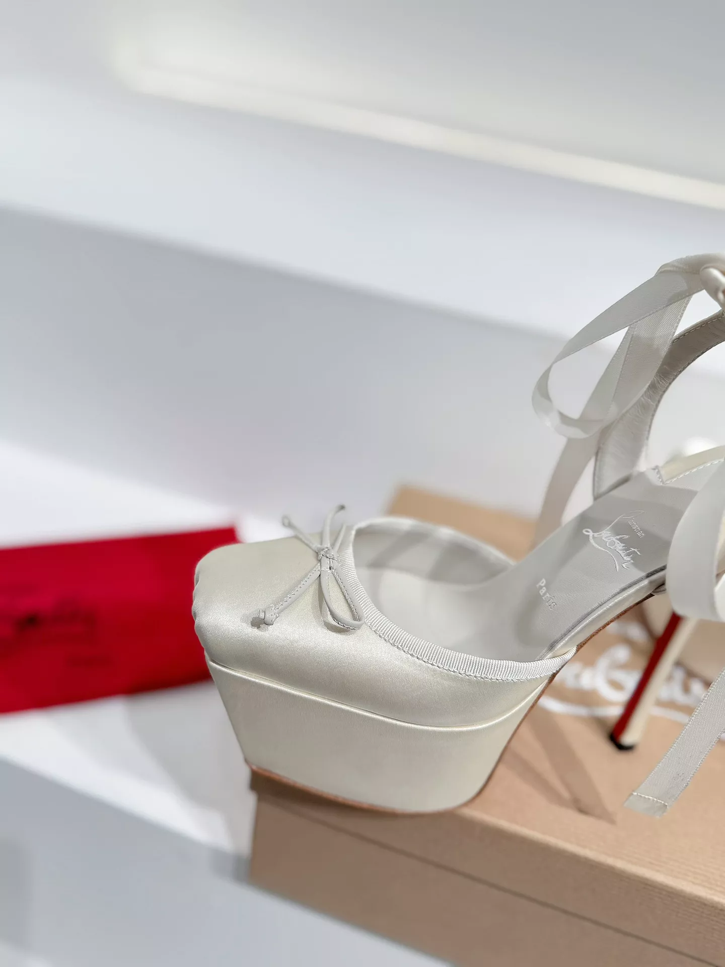 Christian Louboutin Sandal For Women HighQuality 372