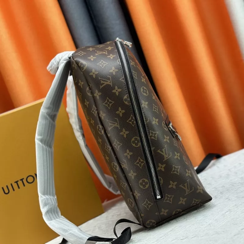 Classic 102 Louis Vuitton AAA Quality Backpacks For Unisex