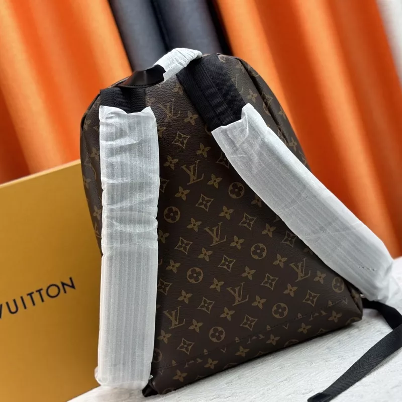 Classic 102 Louis Vuitton AAA Quality Backpacks For Unisex