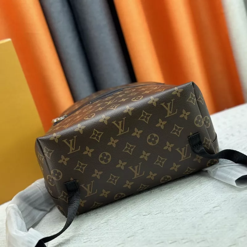 Classic 102 Louis Vuitton AAA Quality Backpacks For Unisex